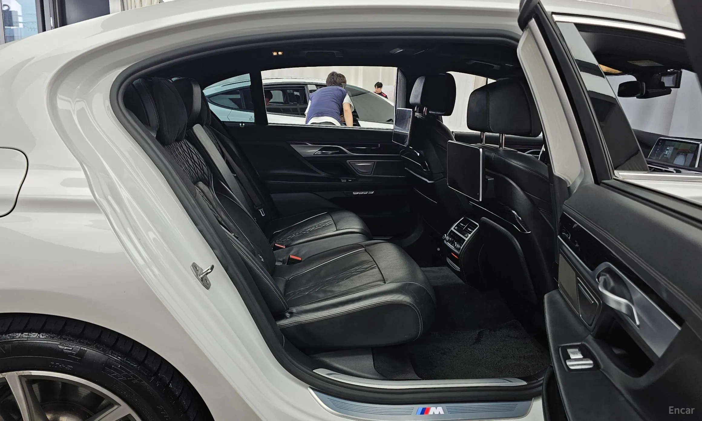 BMW 7 Series (G11) превью 12