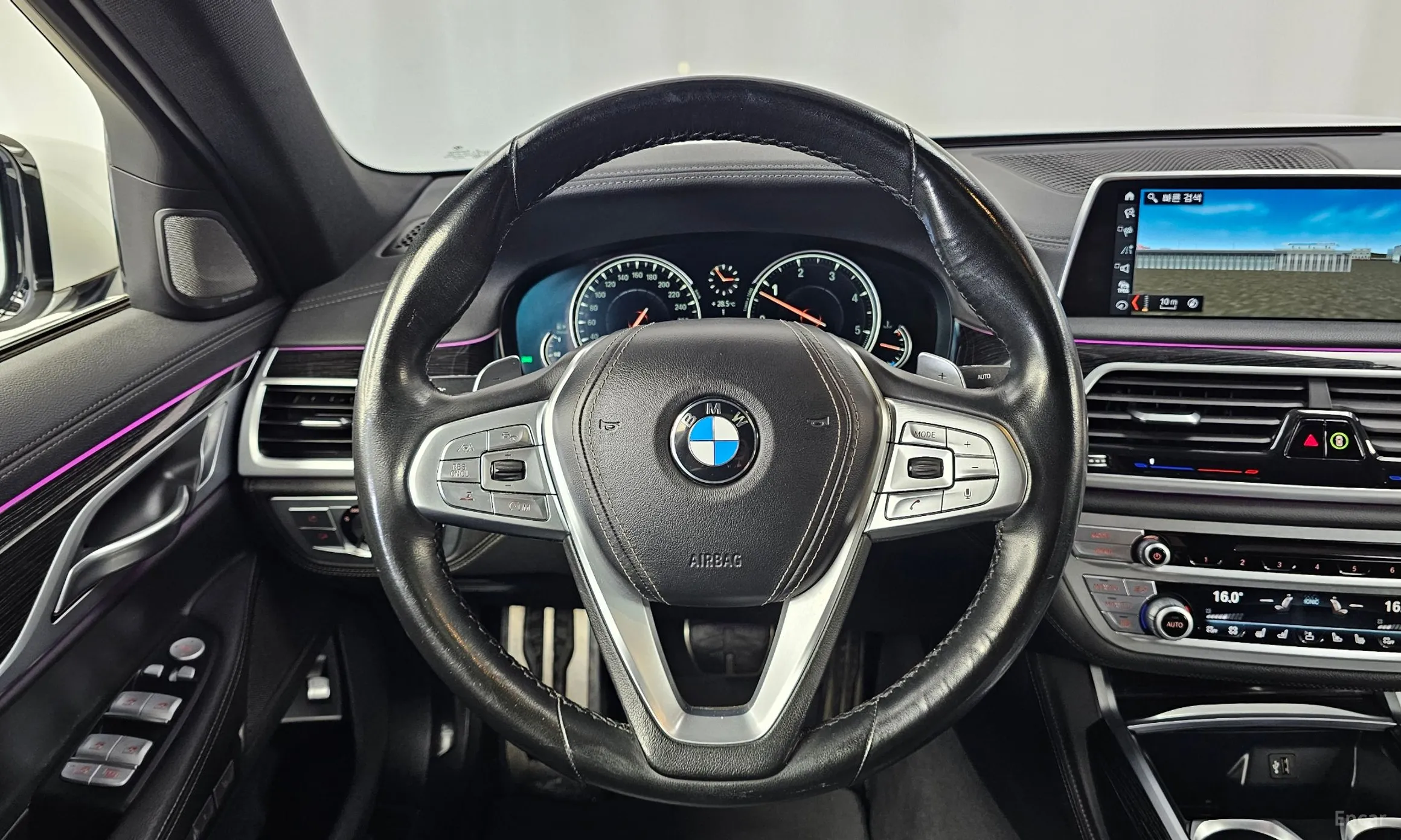 BMW 7 Series (G11) превью 13