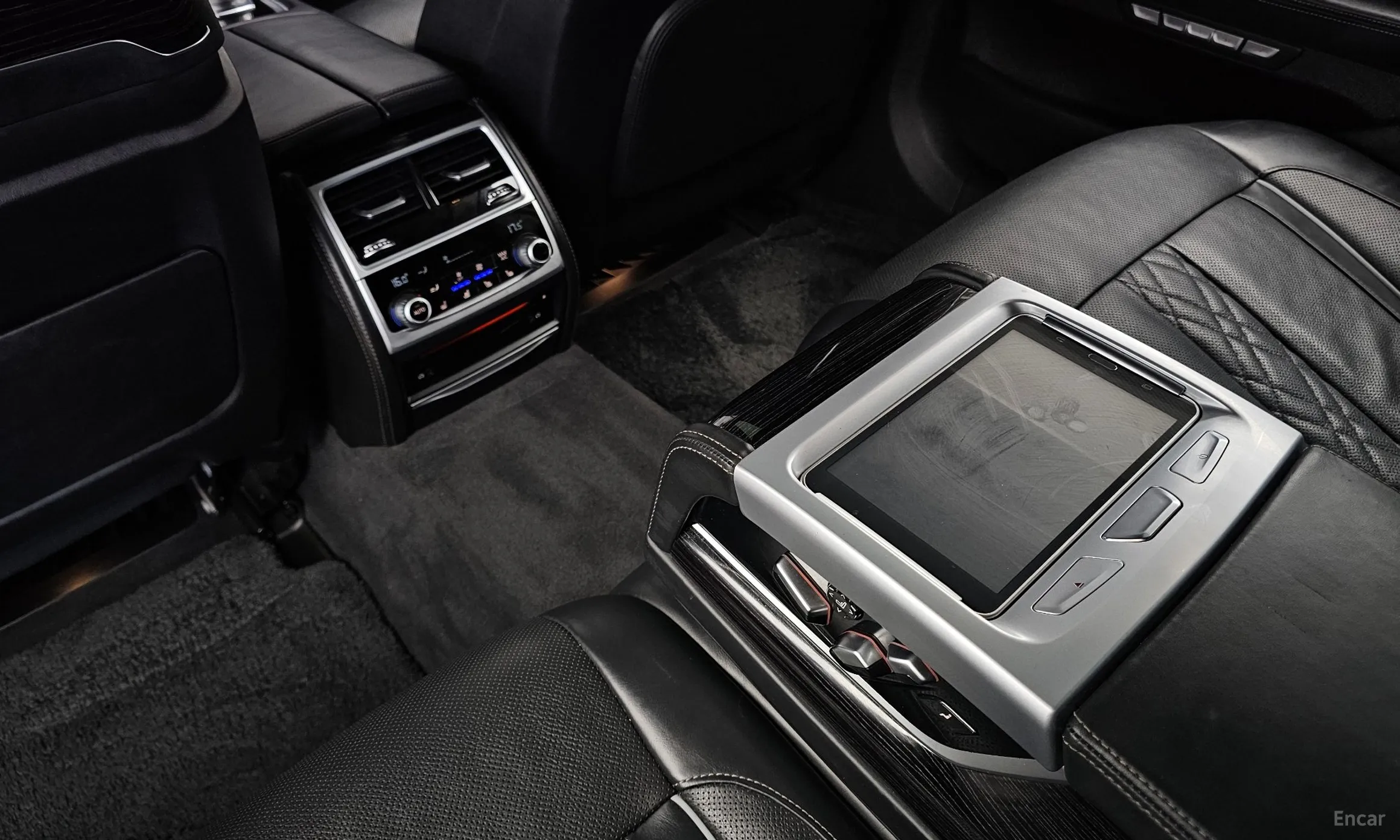 BMW 7 Series (G11) превью 19