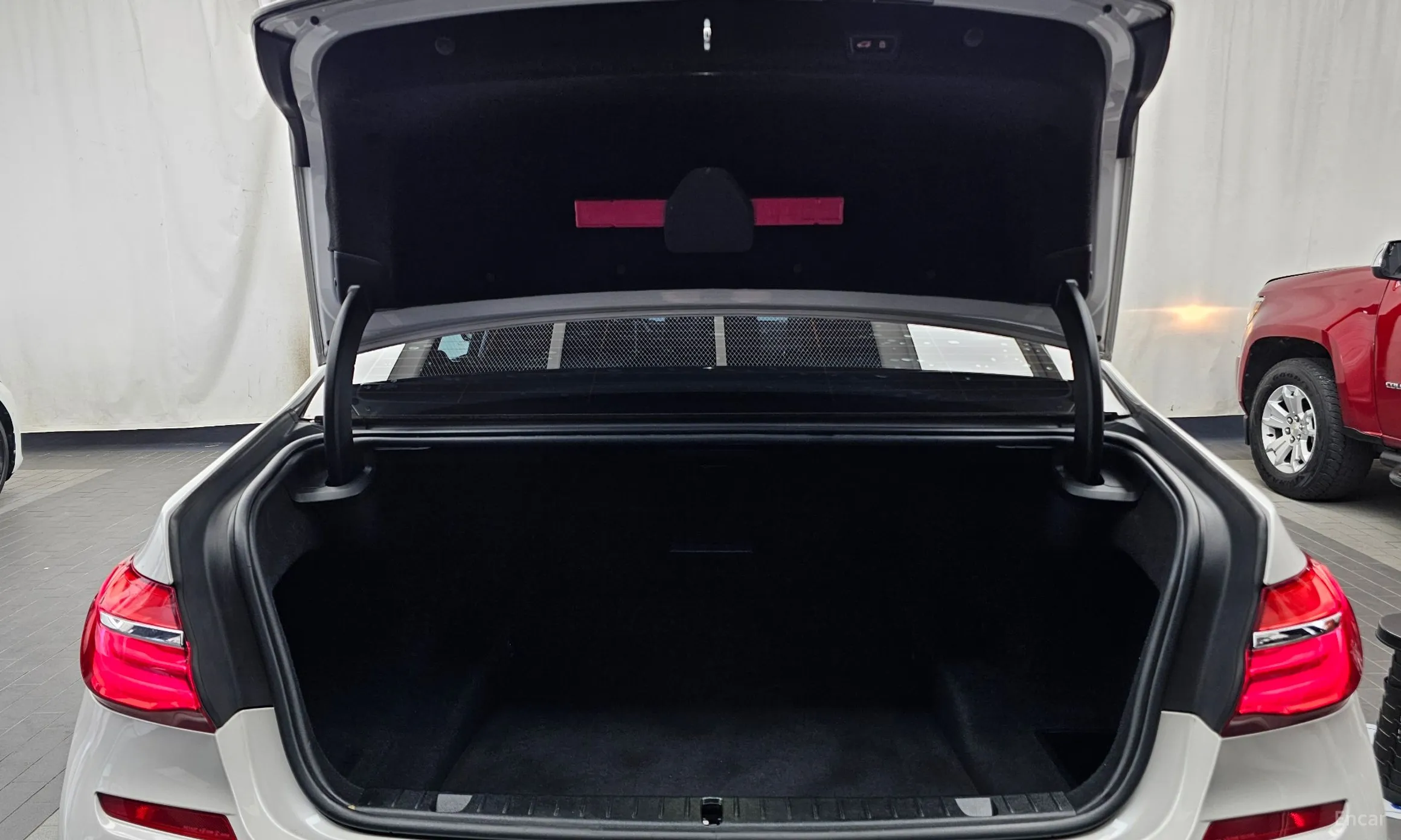 BMW 7 Series (G11) превью 20