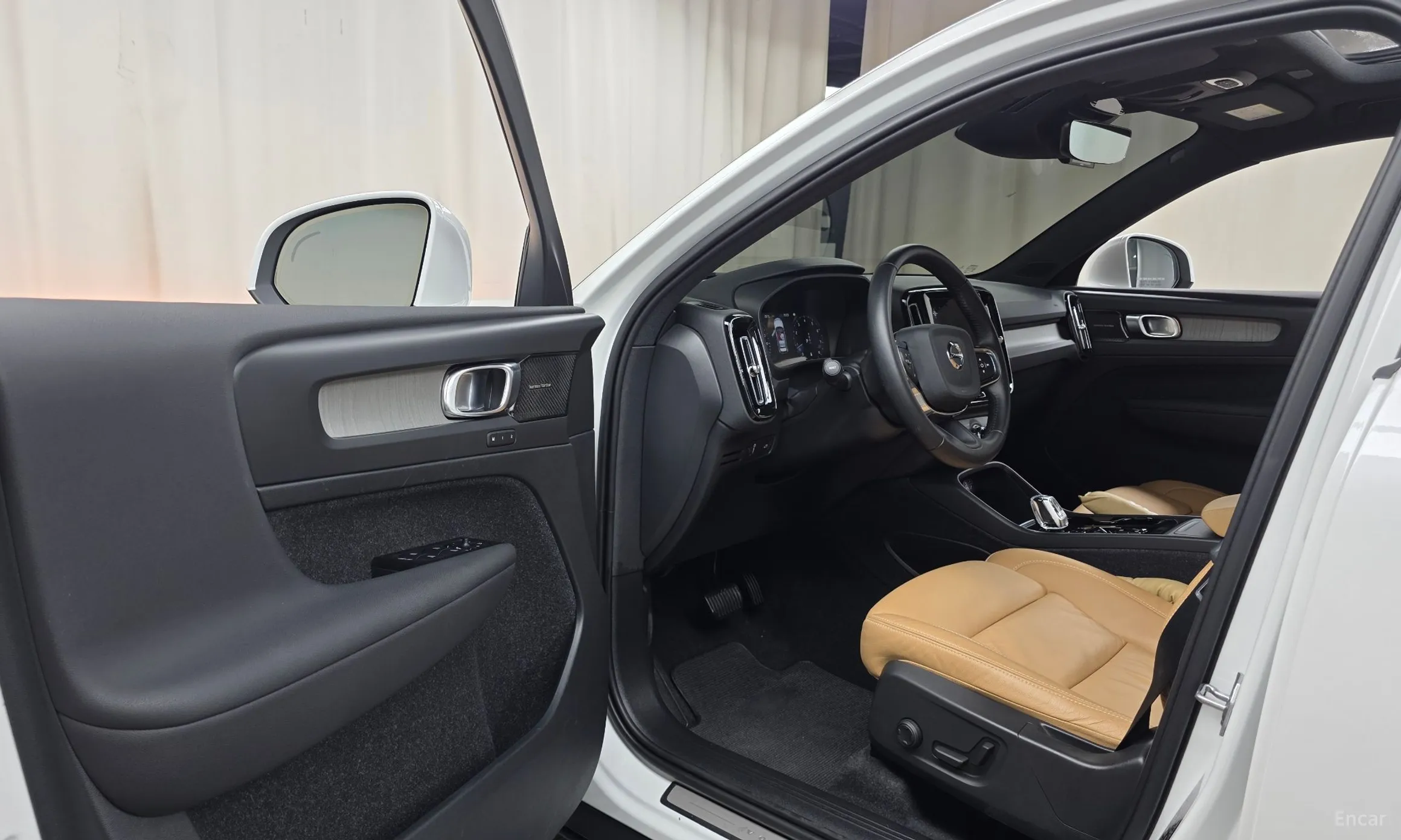 Volvo XC40 превью 10
