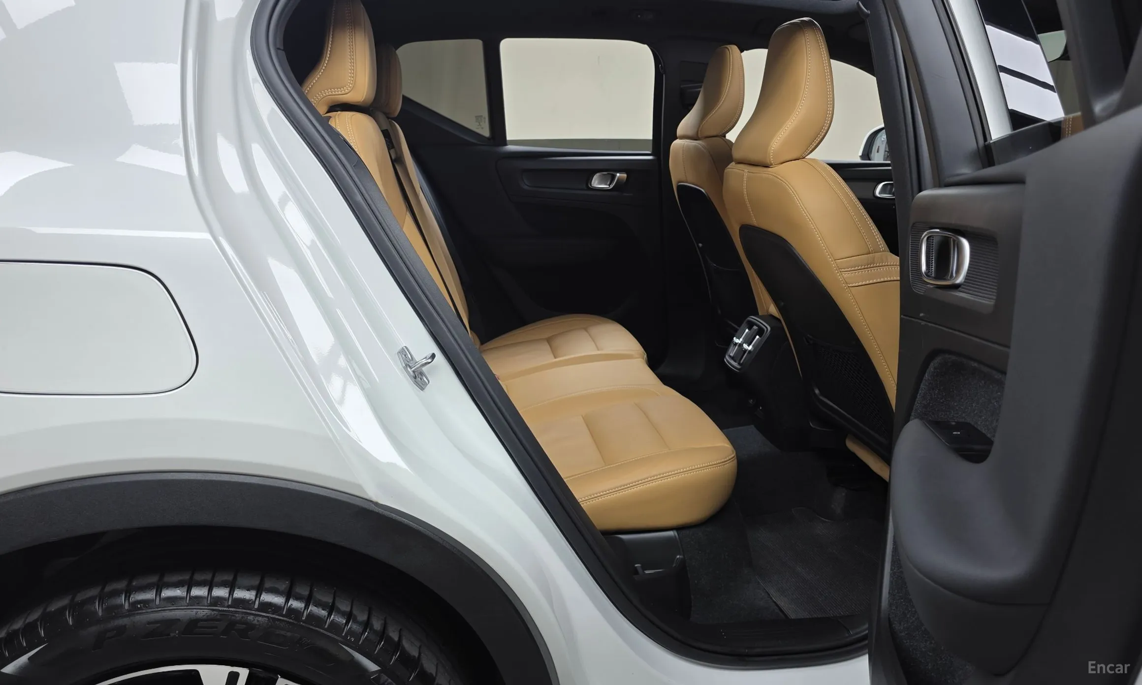 Volvo XC40 превью 11