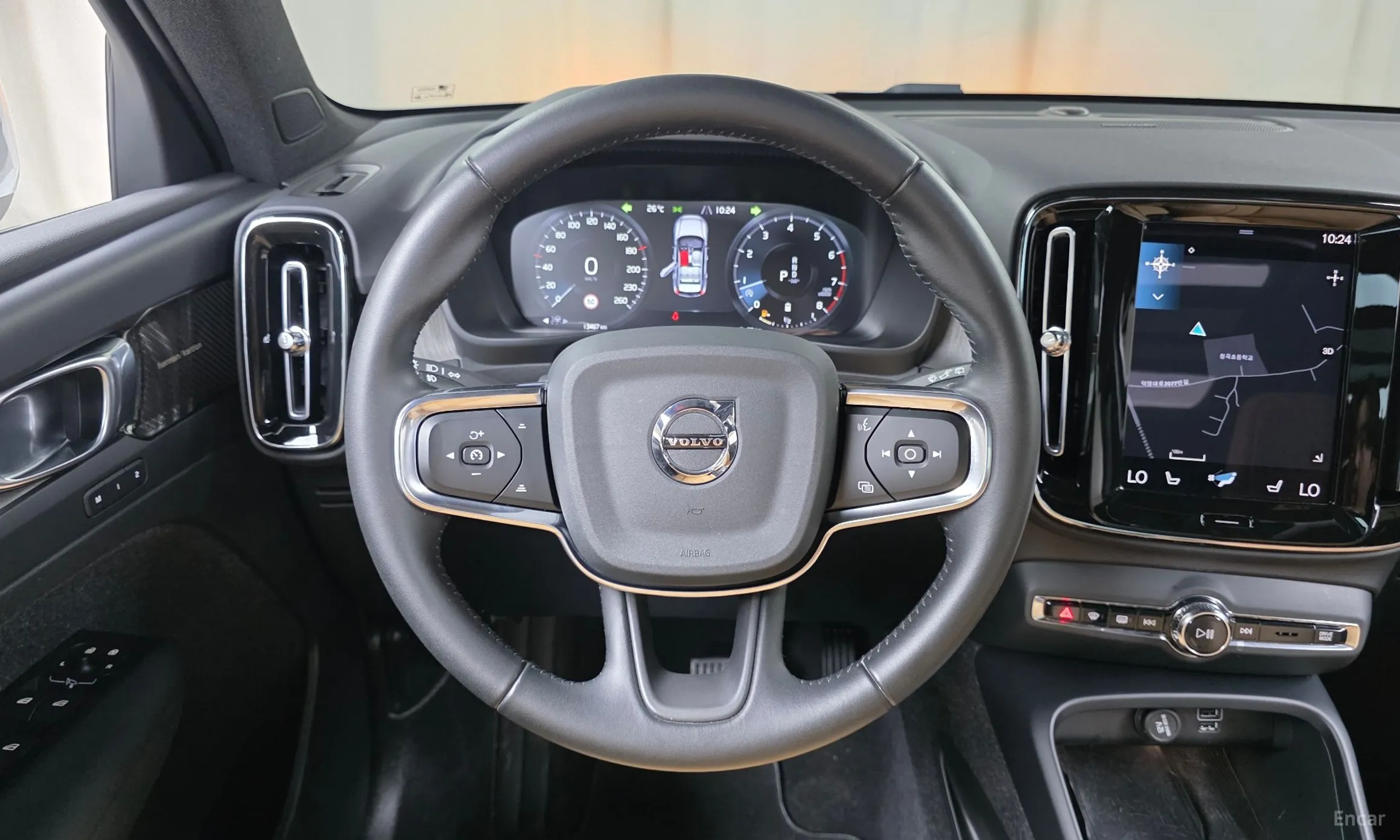 Volvo XC40 превью 16