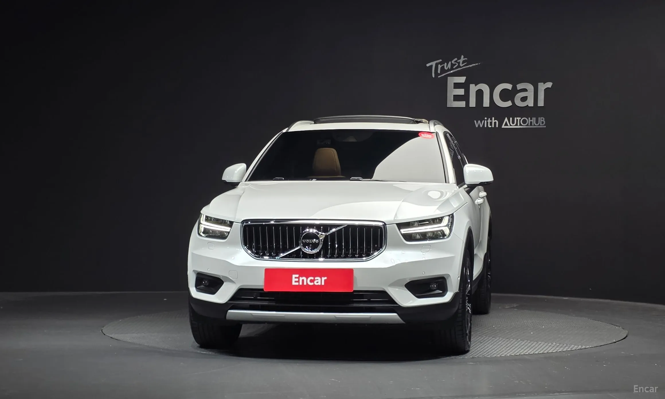 Volvo XC40 превью 3