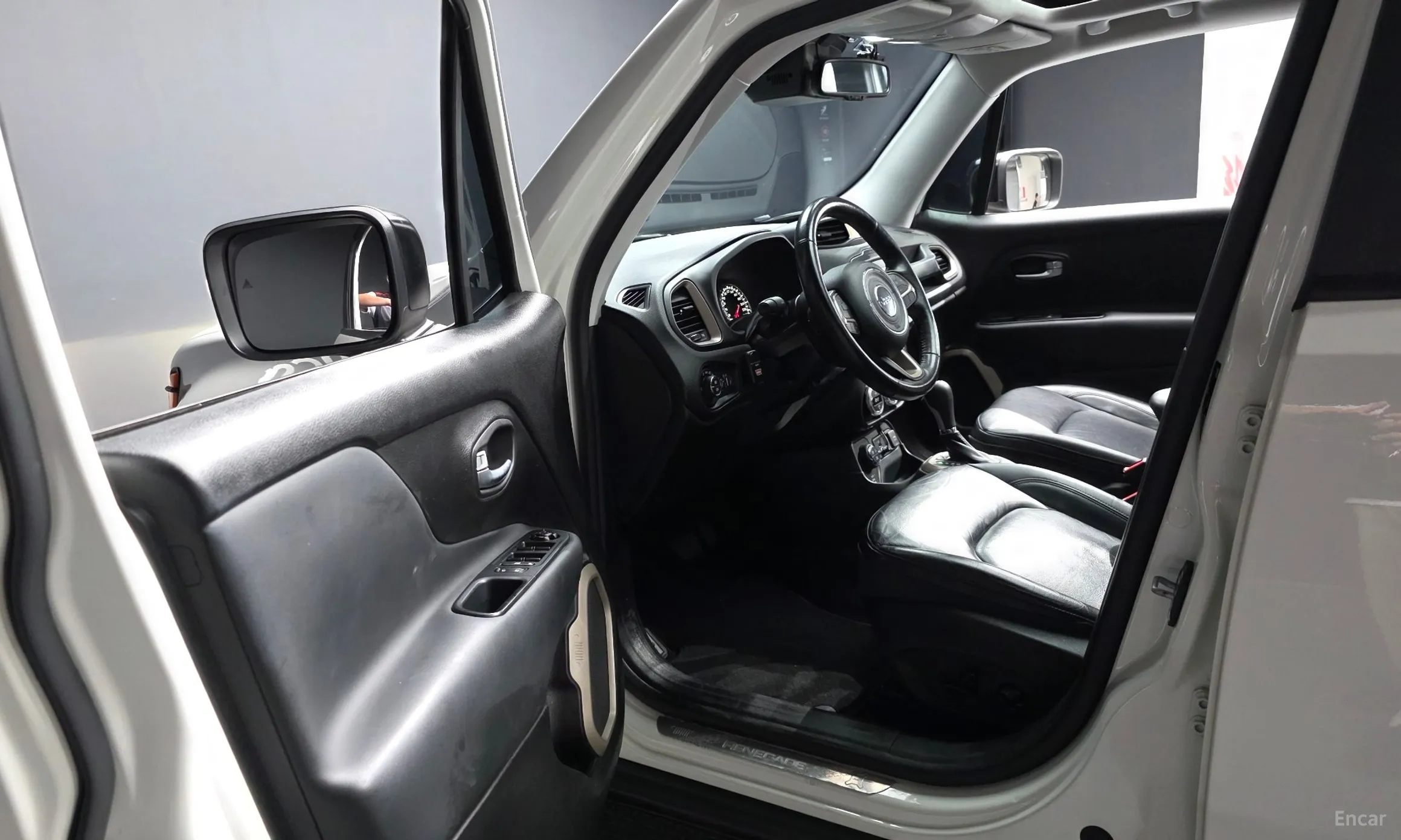Jeep Renegade превью 10