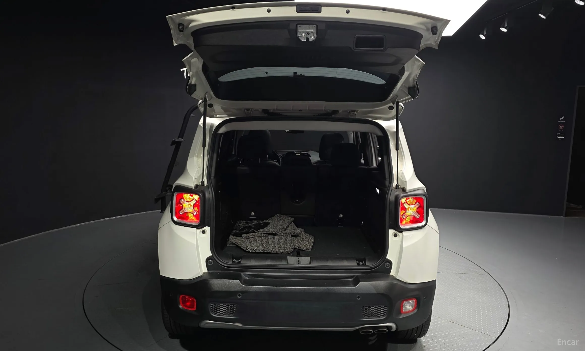 Jeep Renegade превью 20