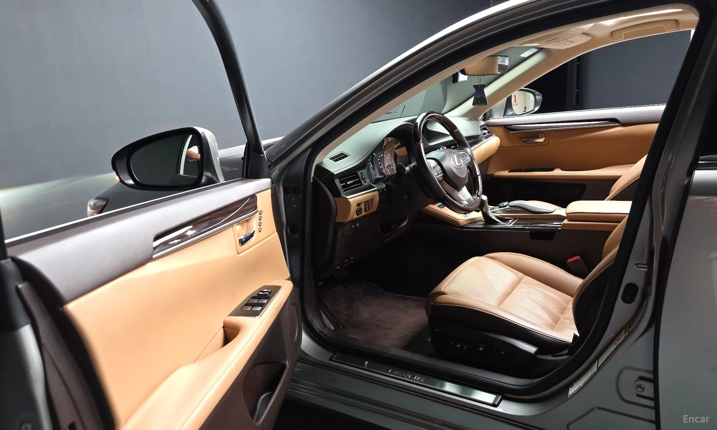 Lexus New ES300h превью 10
