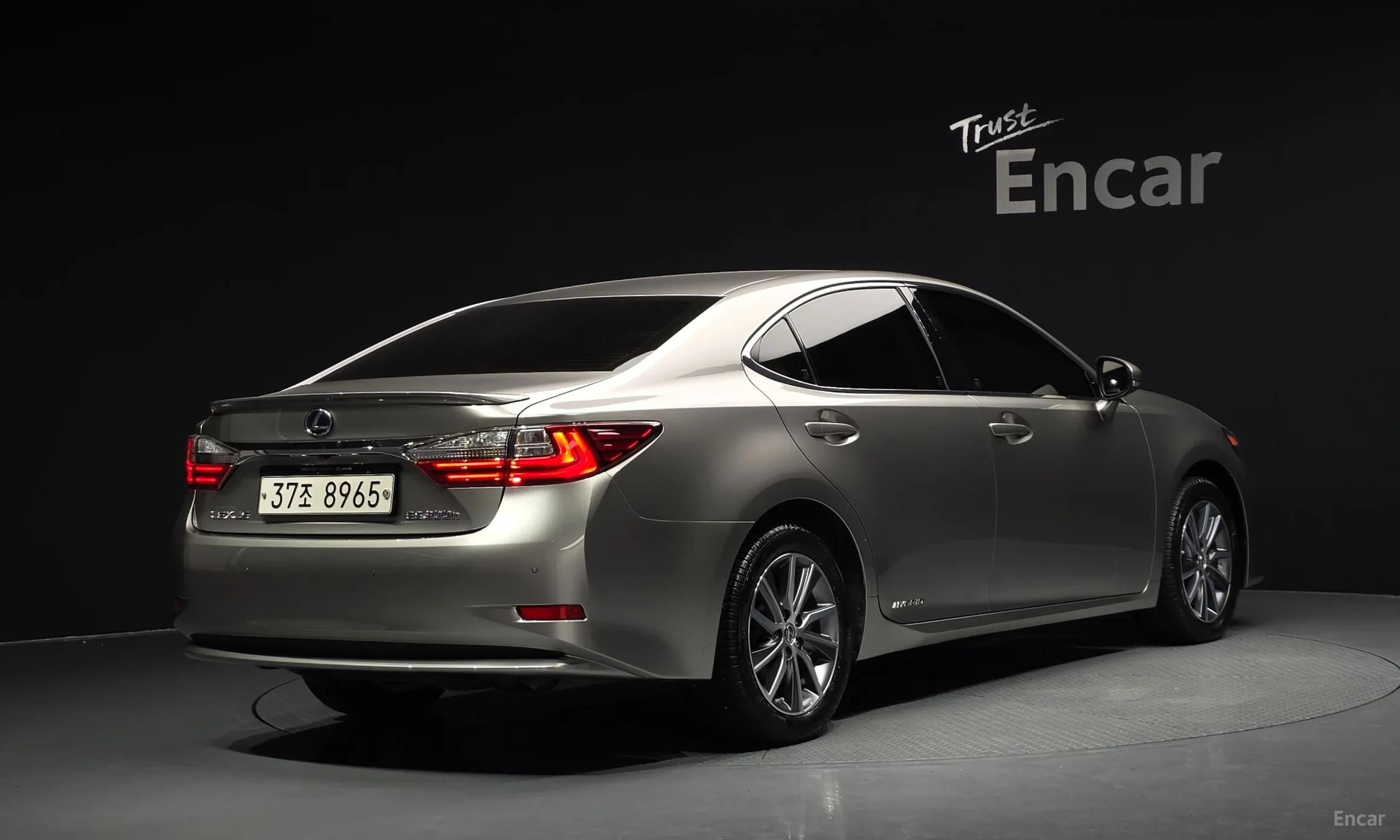 Lexus New ES300h