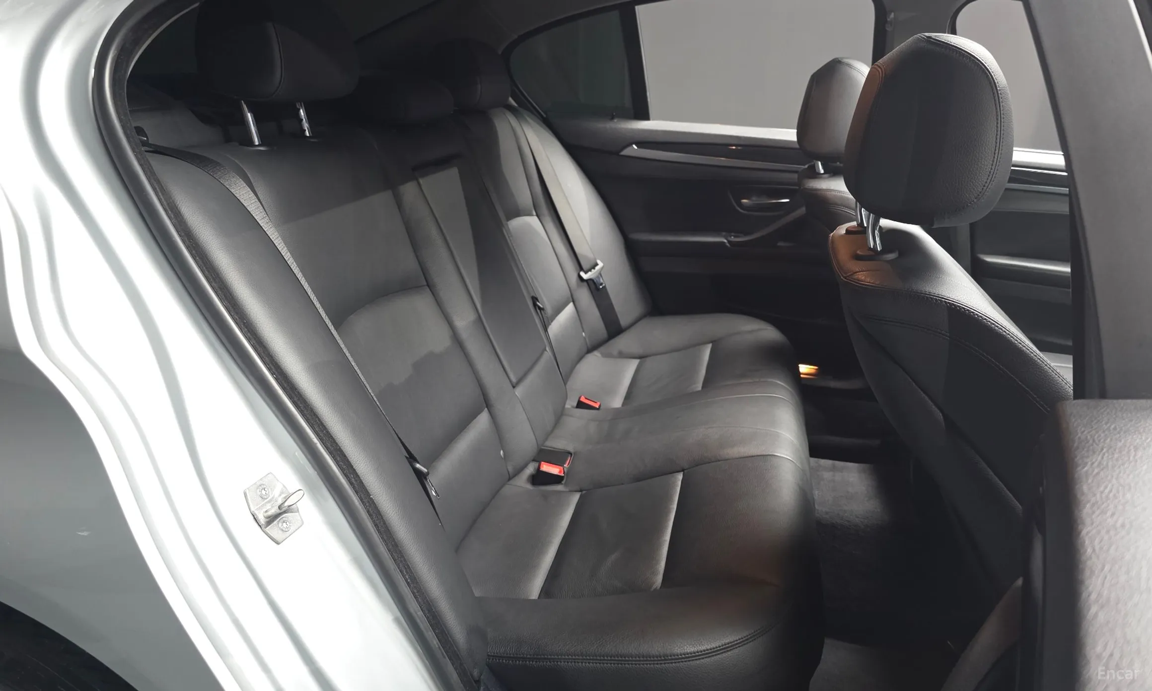 BMW 5 Series (F10) превью 11