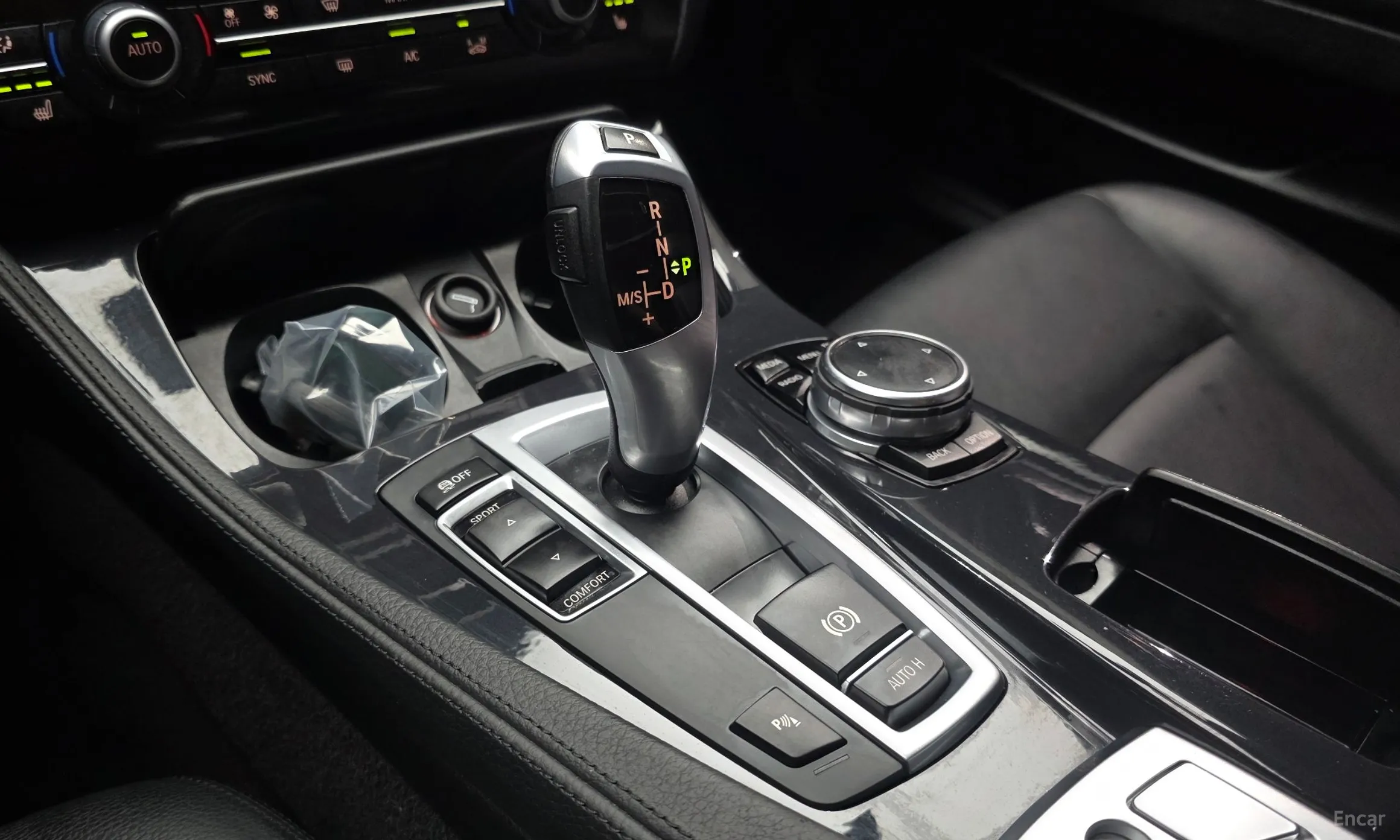 BMW 5 Series (F10) превью 9
