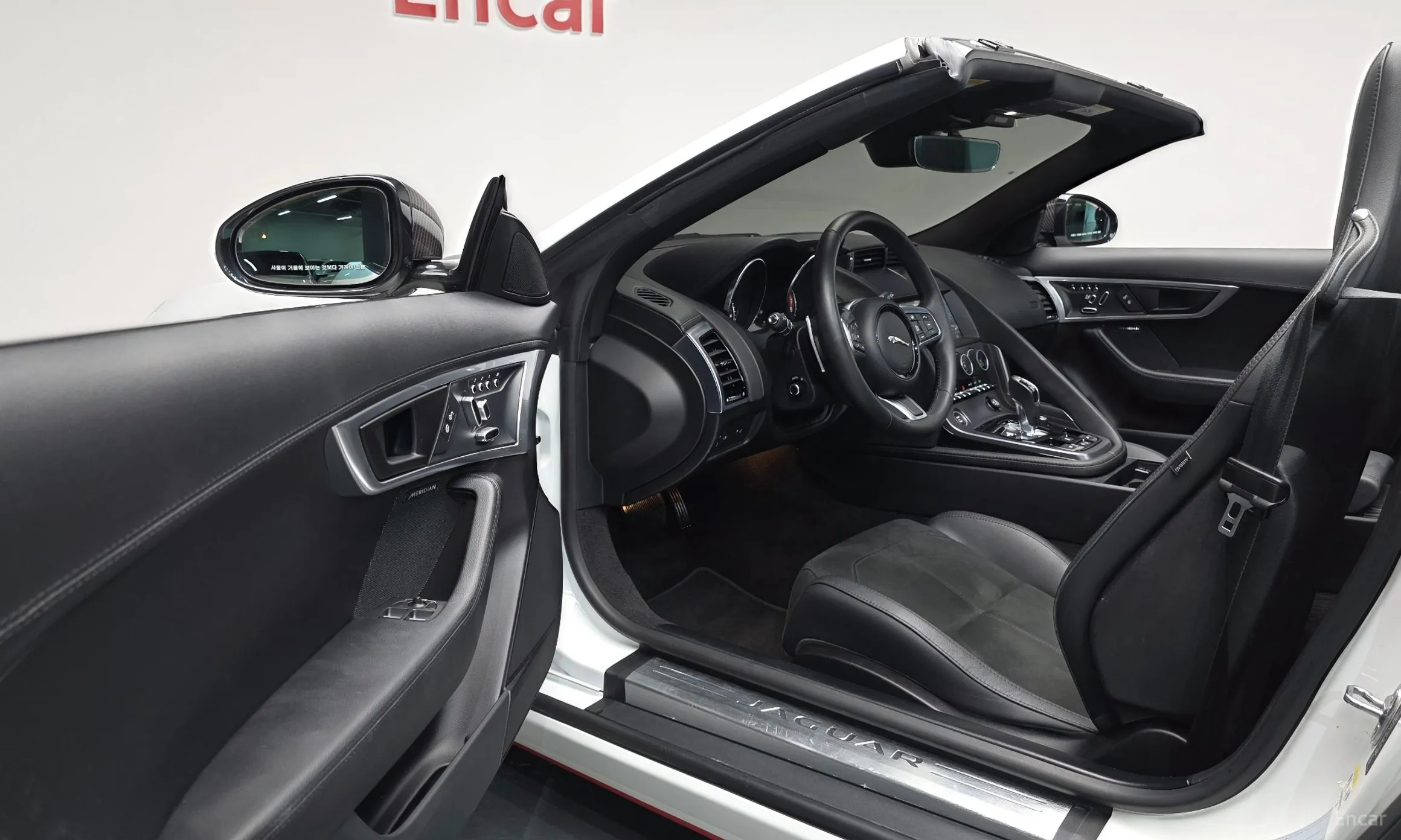 Jaguar F-TYPE превью 10