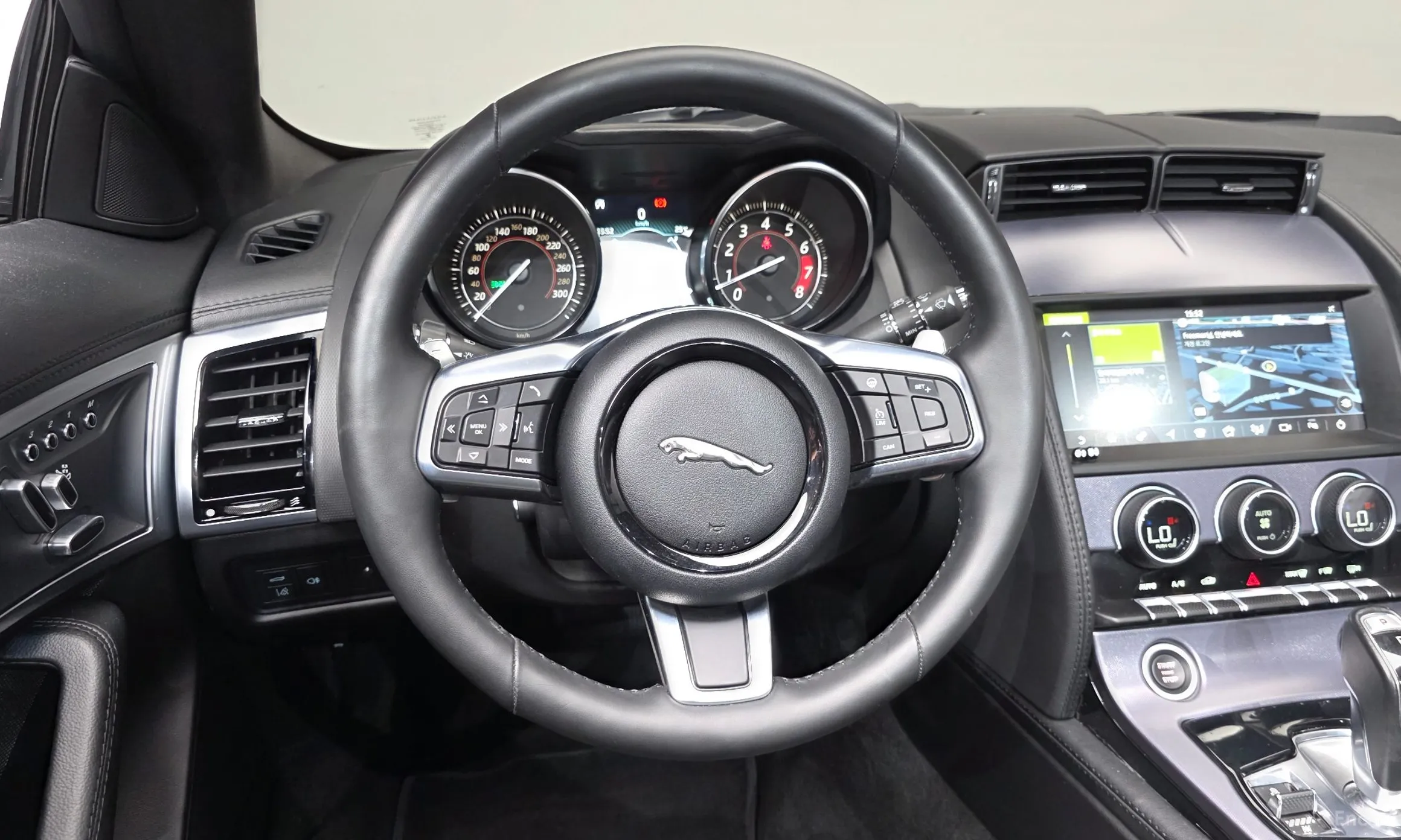Jaguar F-TYPE превью 13