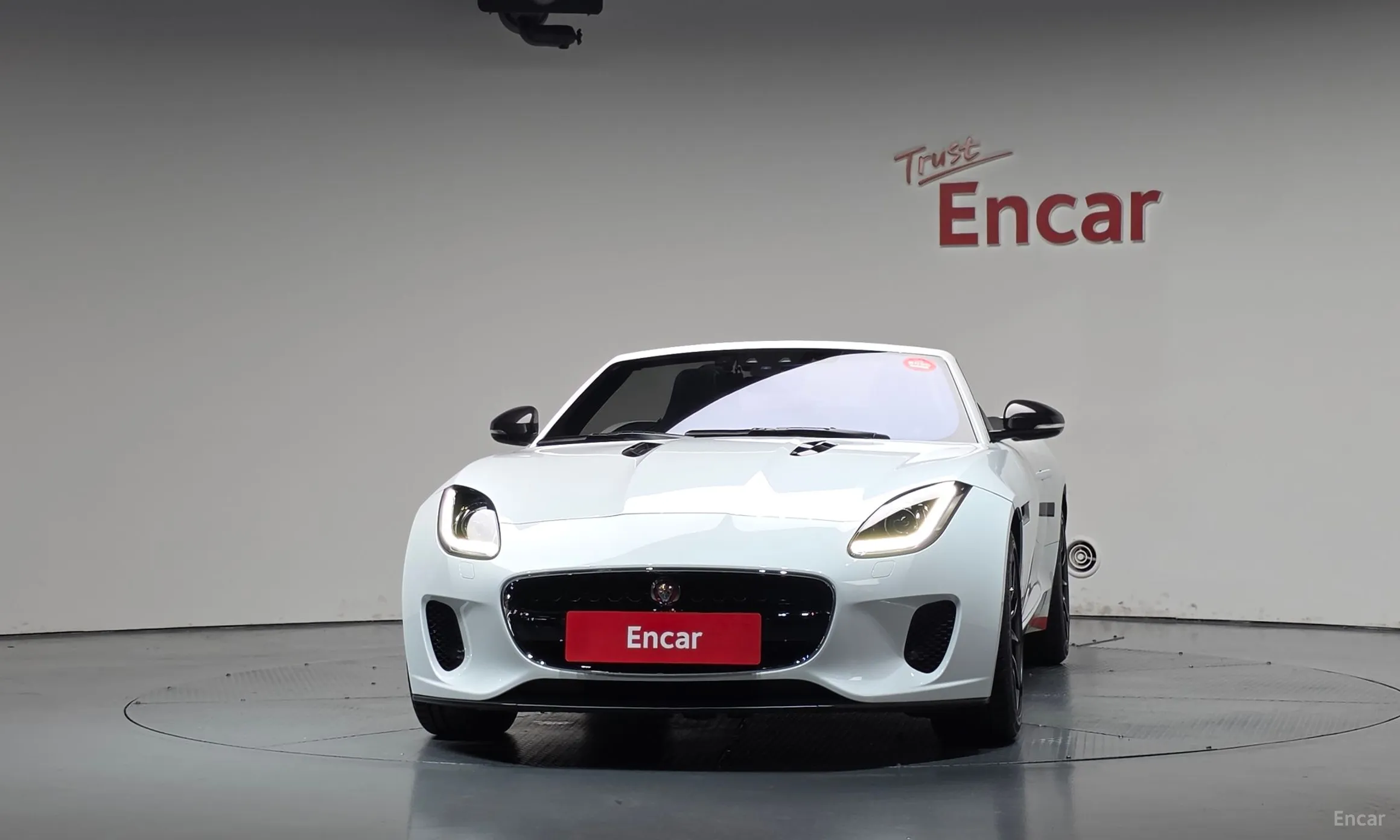 Jaguar F-TYPE превью 3