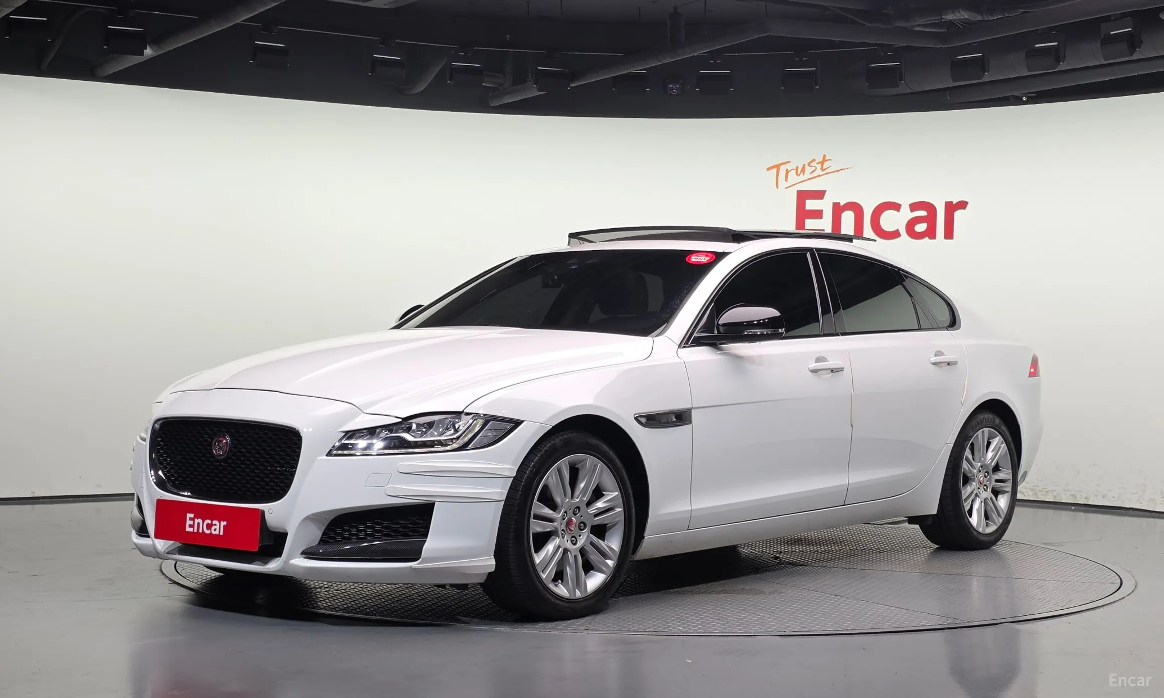 Jaguar XF (x260)