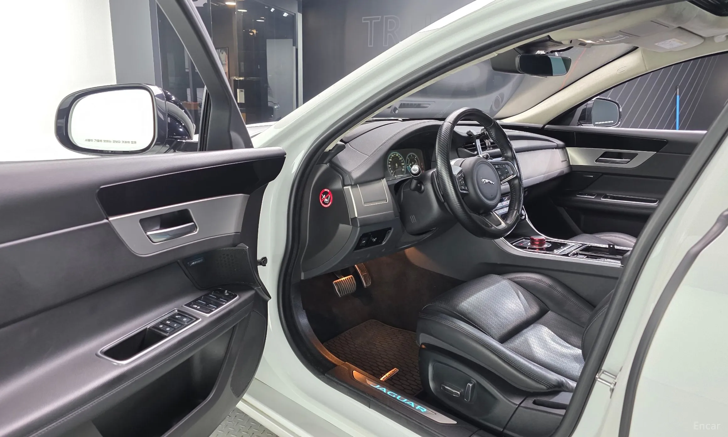 Jaguar XF (x260) превью 10