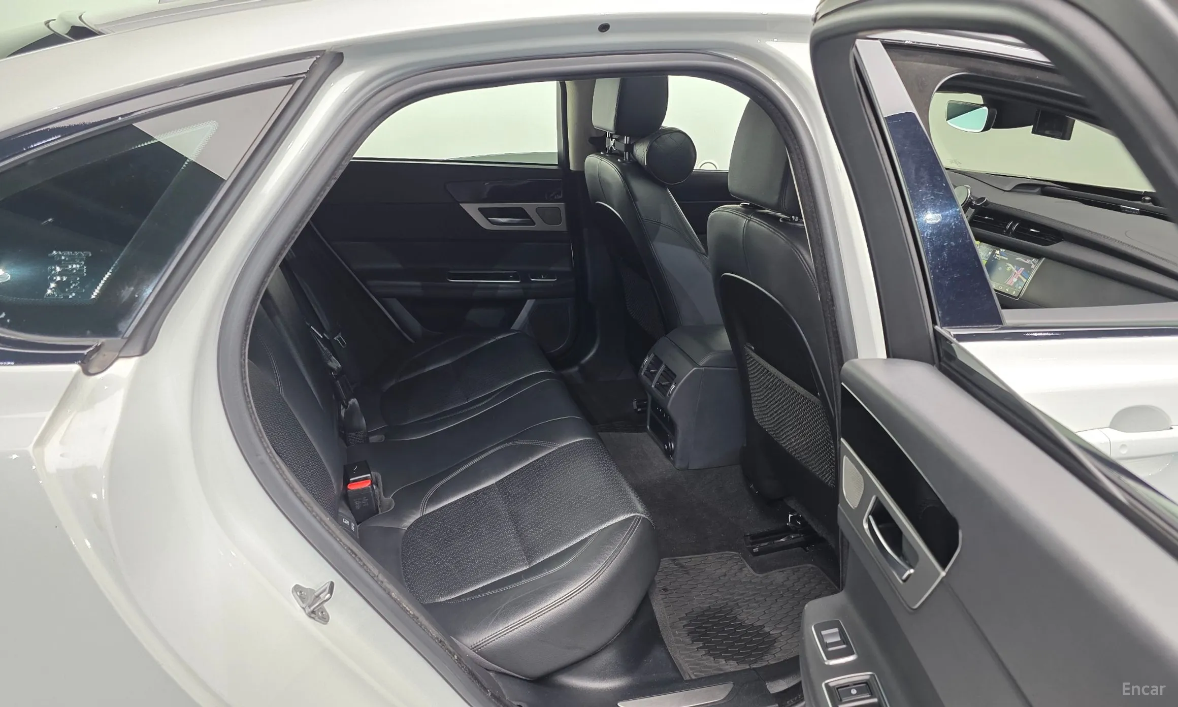 Jaguar XF (x260) превью 12