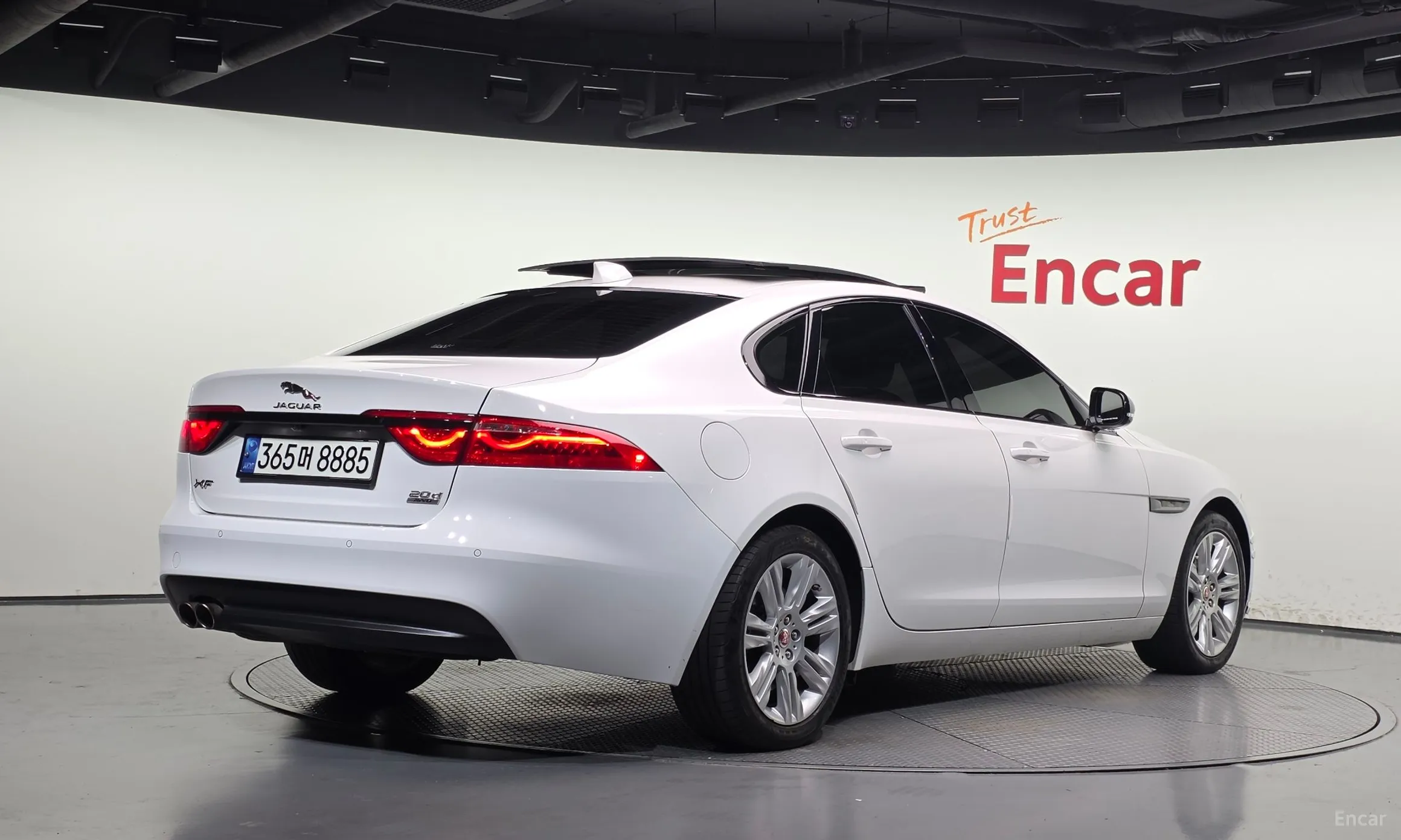 Jaguar XF (x260)