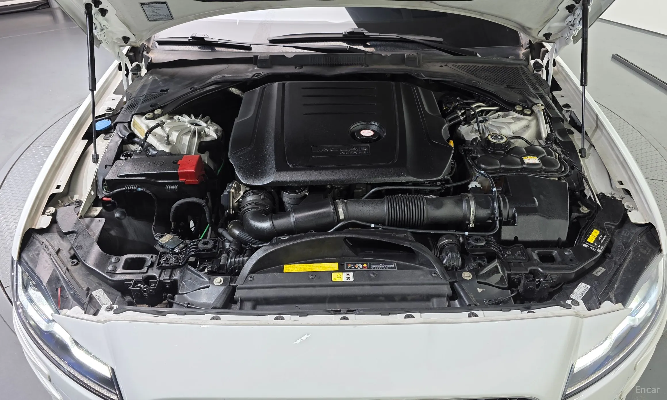 Jaguar XF (x260) превью 6