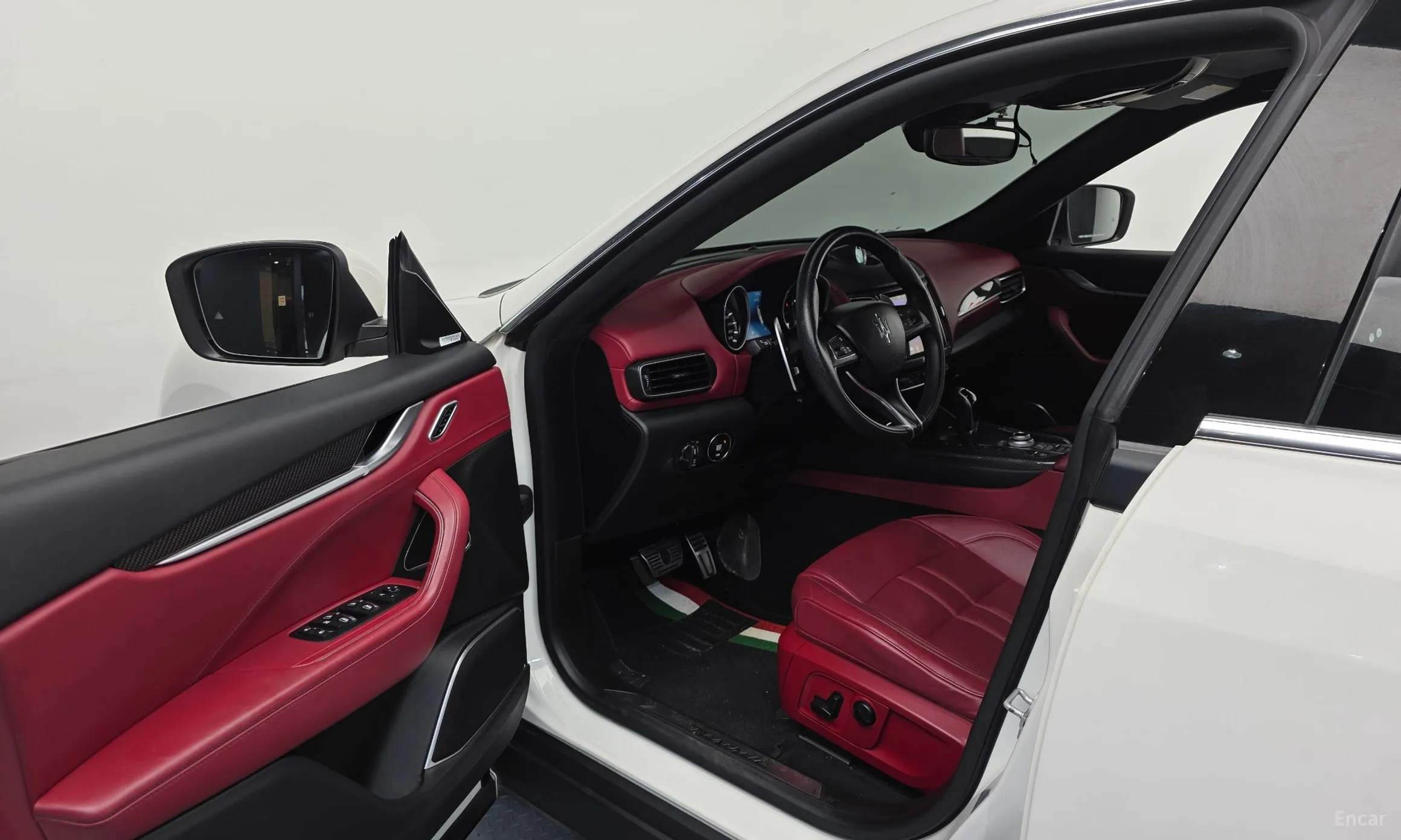 Maserati Levante превью 10