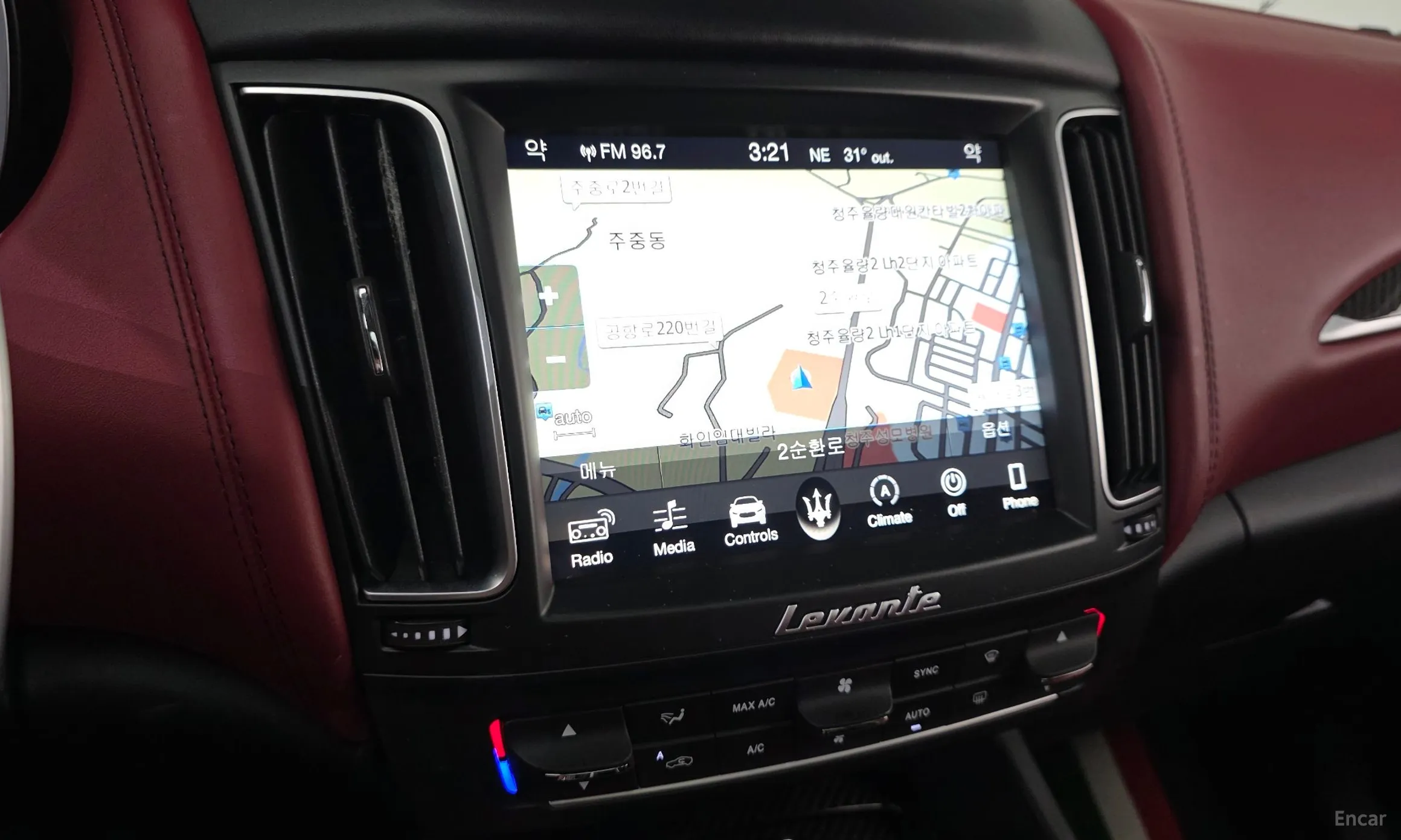 Maserati Levante превью 12