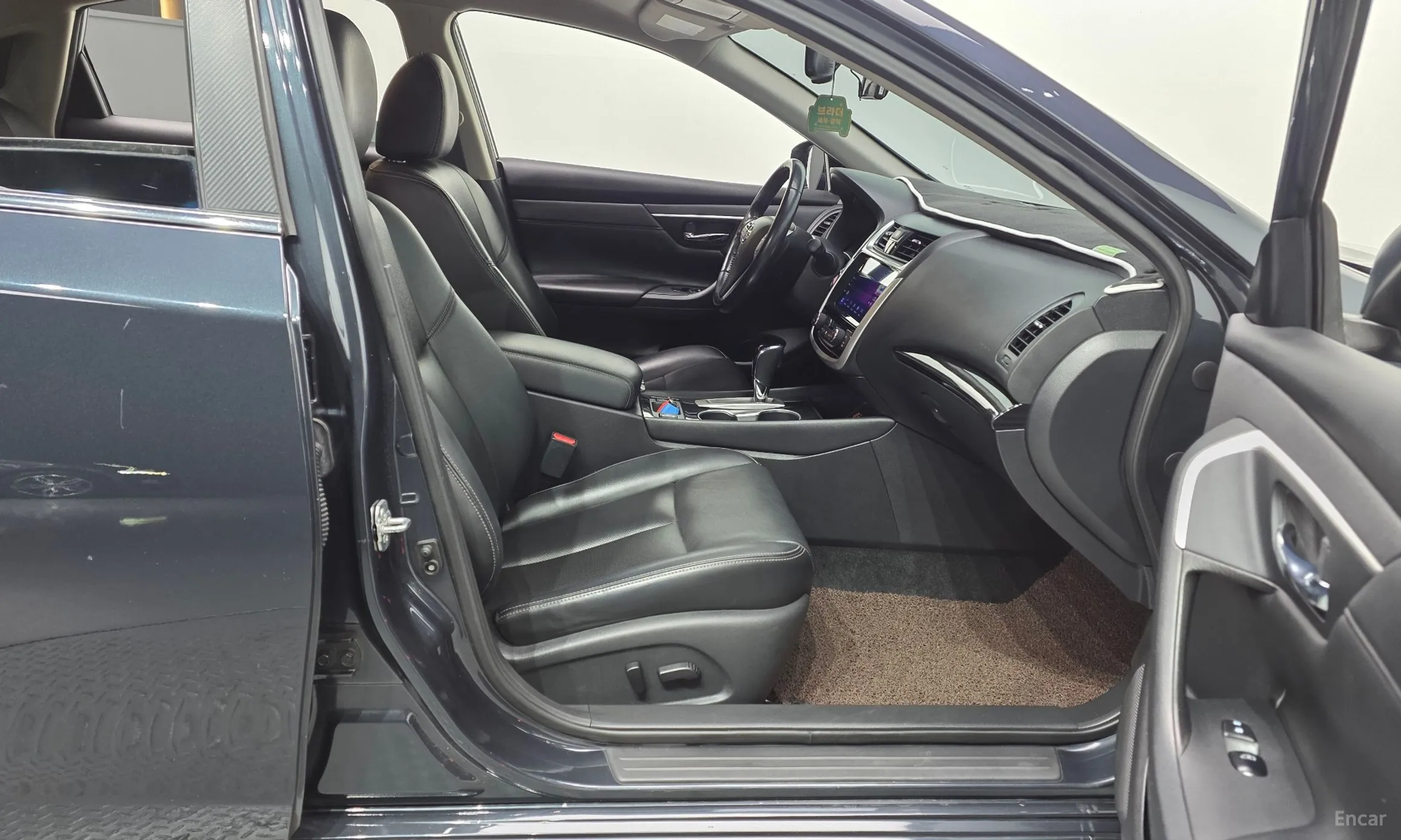 Nissan Altima превью 11