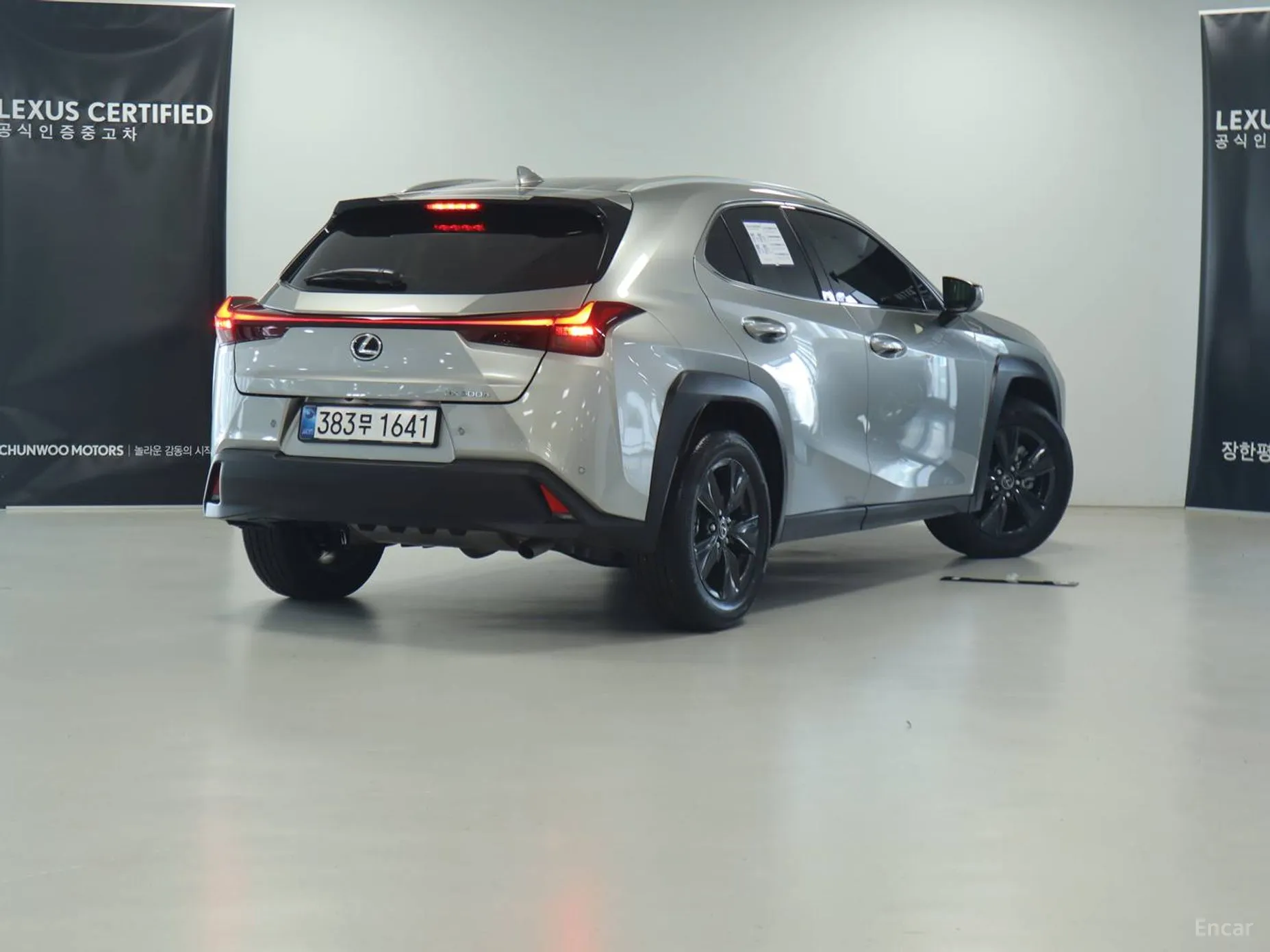 Lexus UX300h