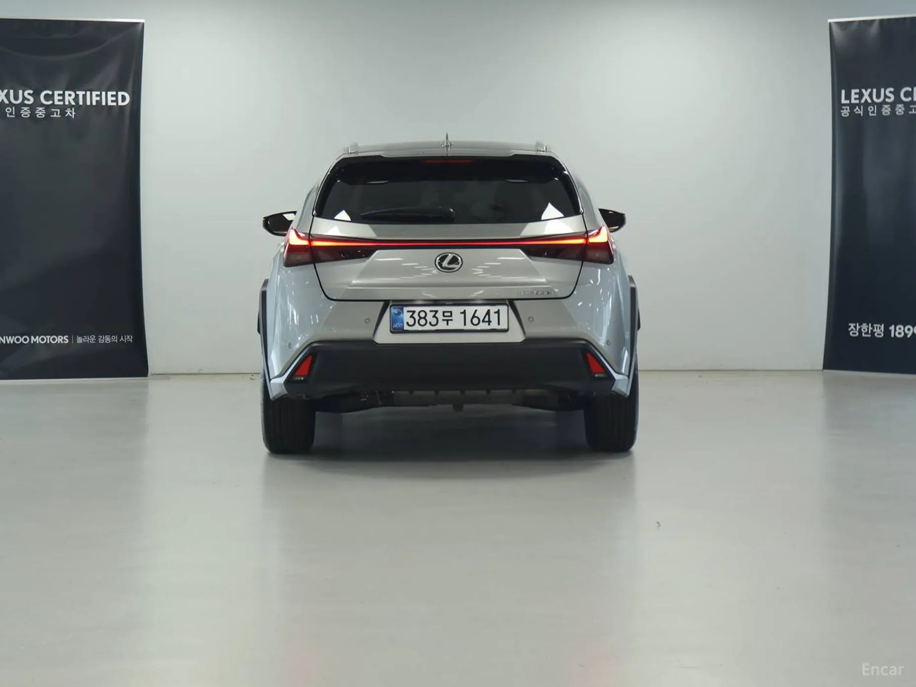 Lexus UX300h превью 4