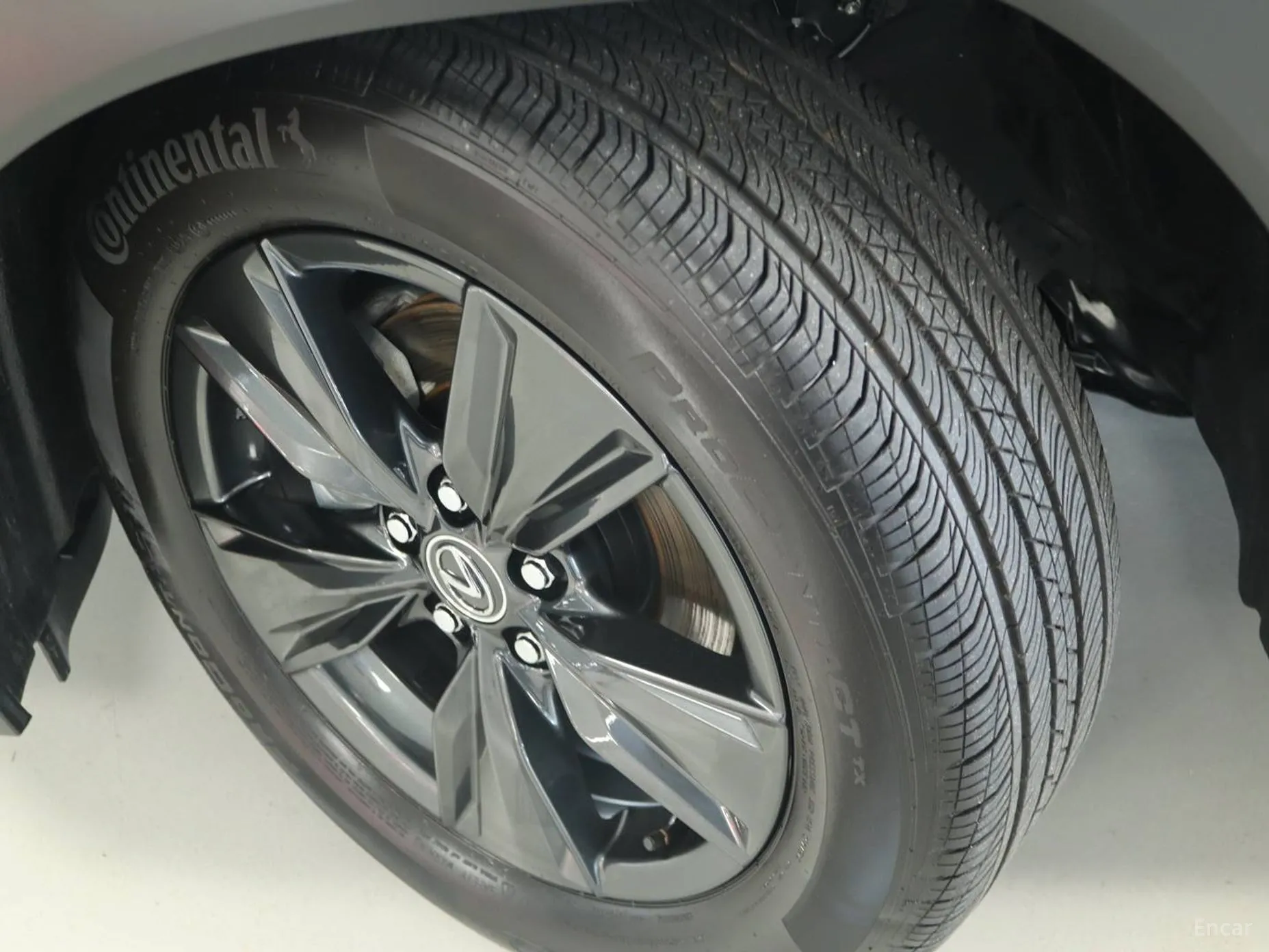 Lexus UX300h превью 5