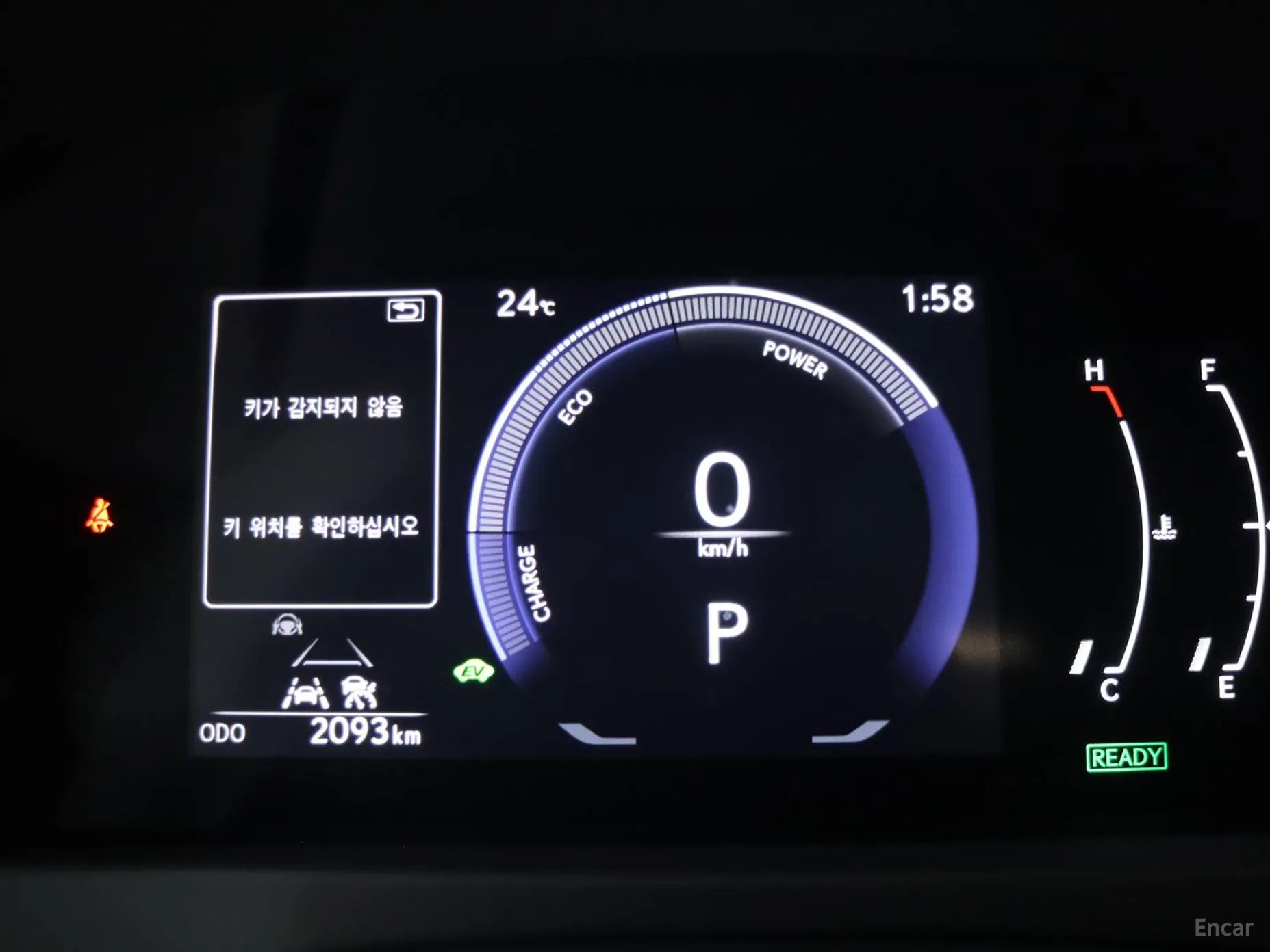 Lexus UX300h превью 8