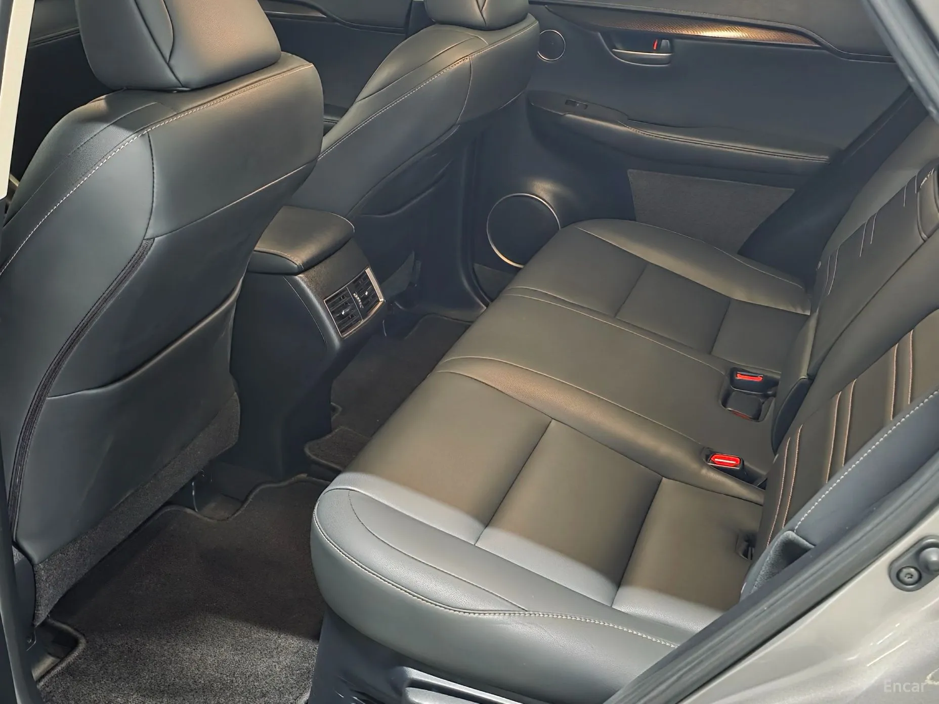 Lexus NX300h превью 12