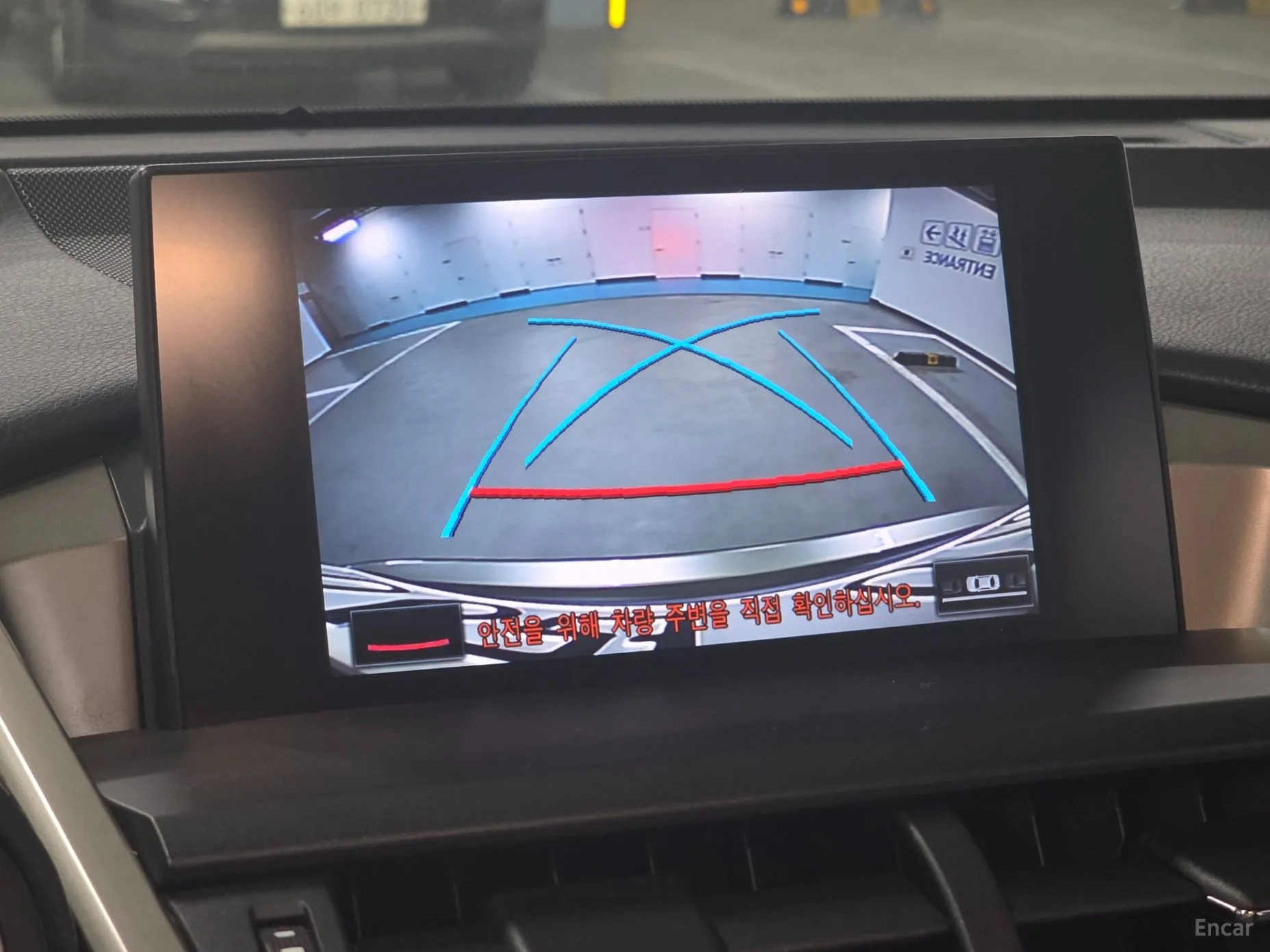 Lexus NX300h превью 14