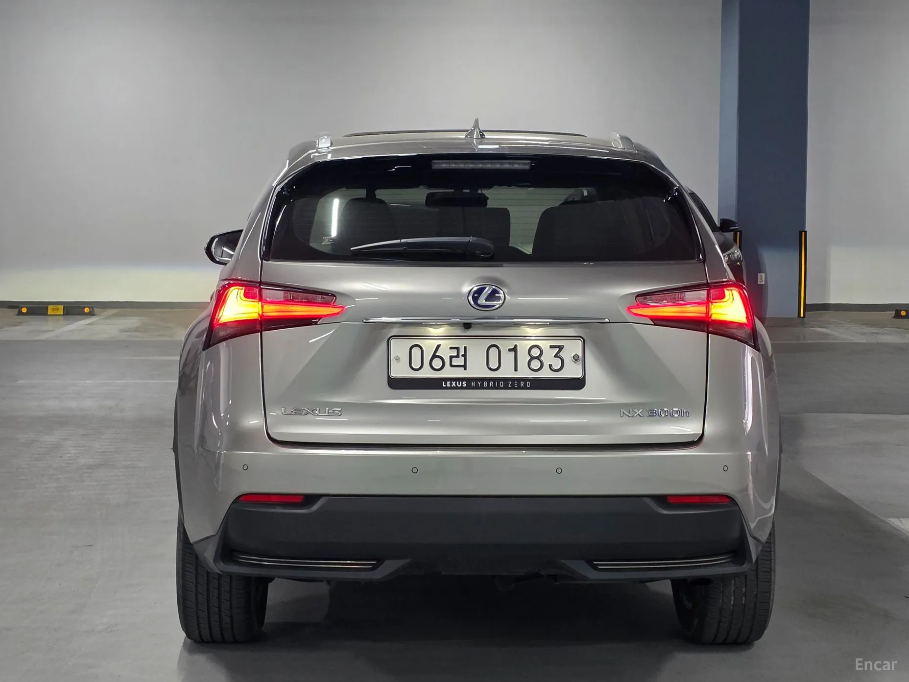 Lexus NX300h превью 17