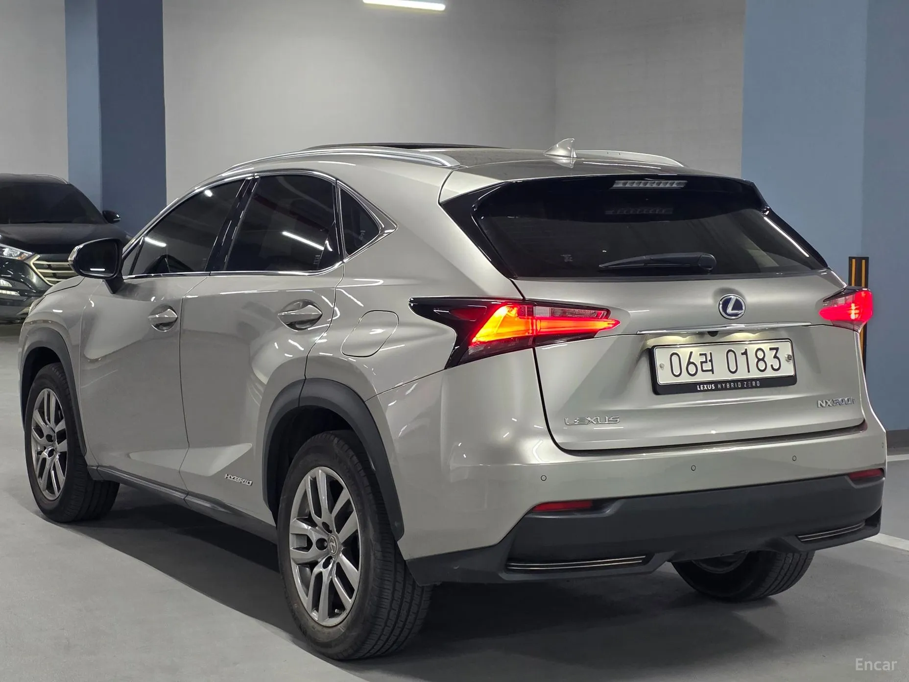 Lexus NX300h превью 18