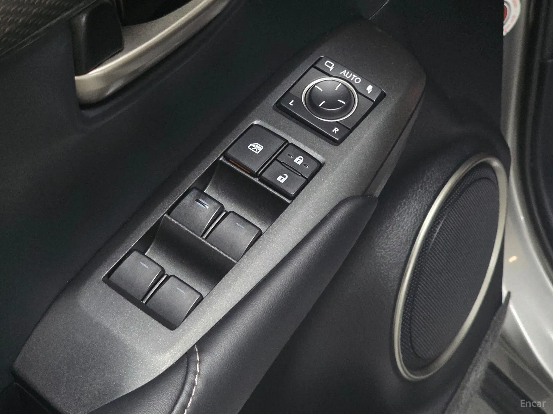 Lexus NX300h превью 19
