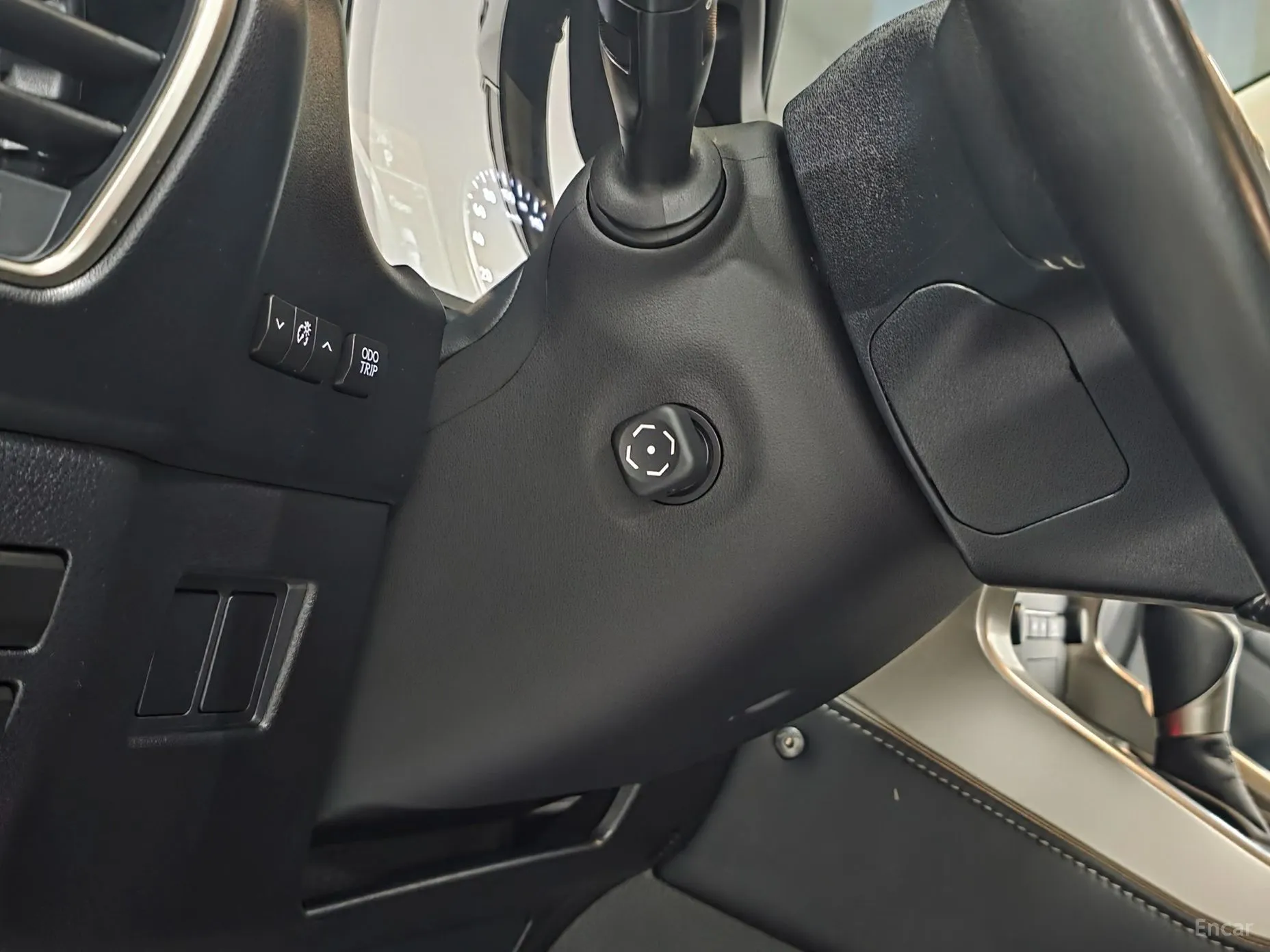 Lexus NX300h превью 20