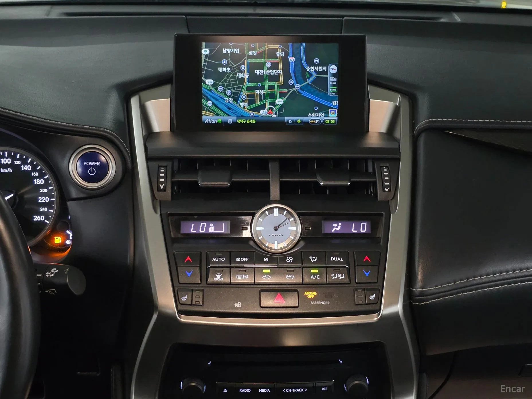 Lexus NX300h превью 5