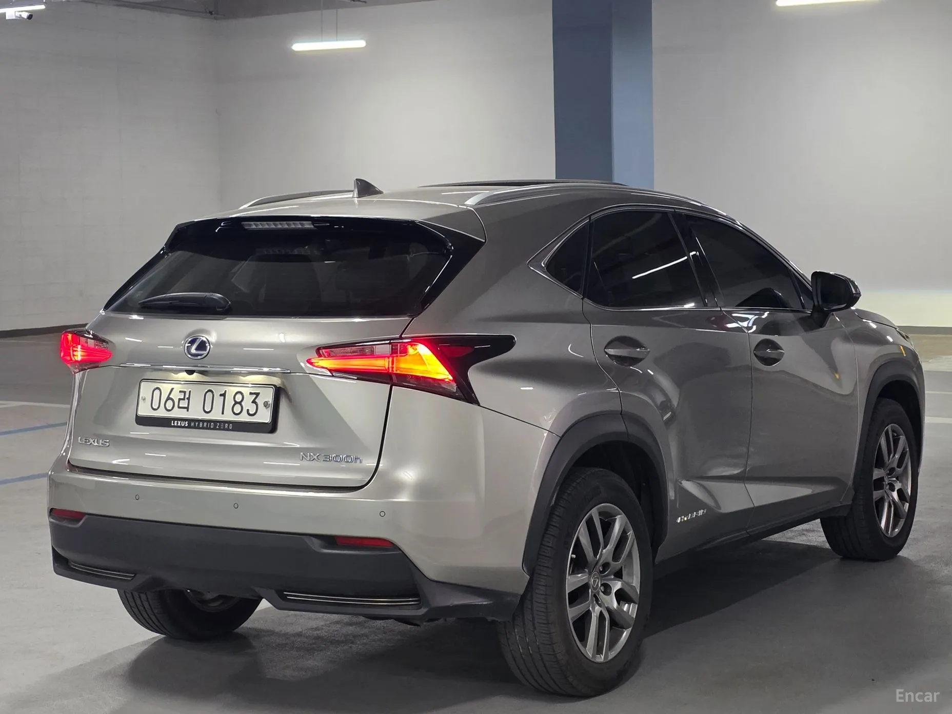 Lexus NX300h превью 8