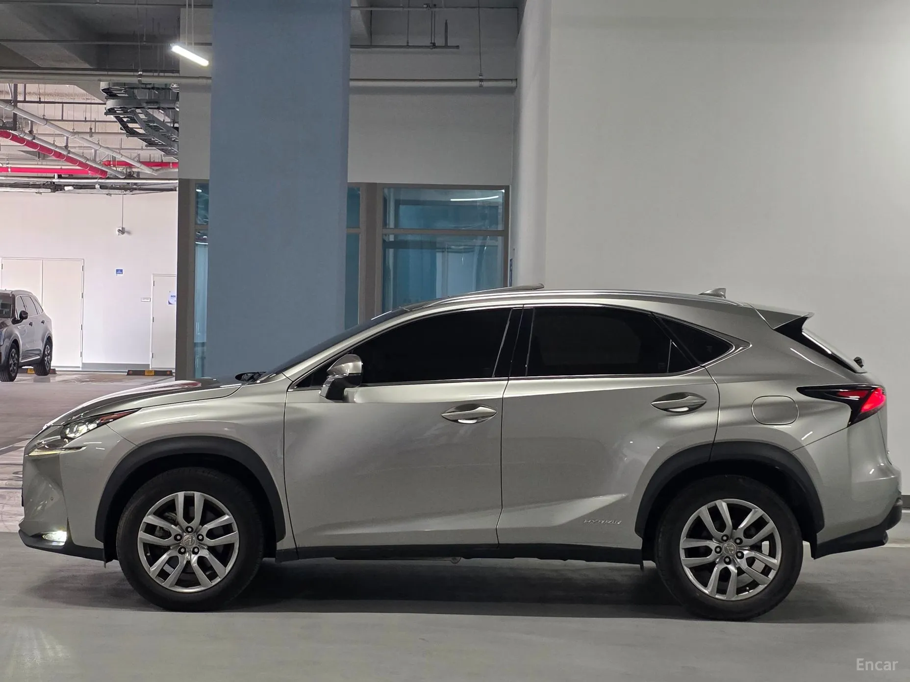 Lexus NX300h превью 9