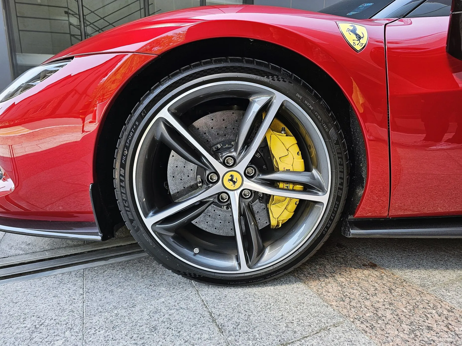 Ferrari 296 GTS превью 19