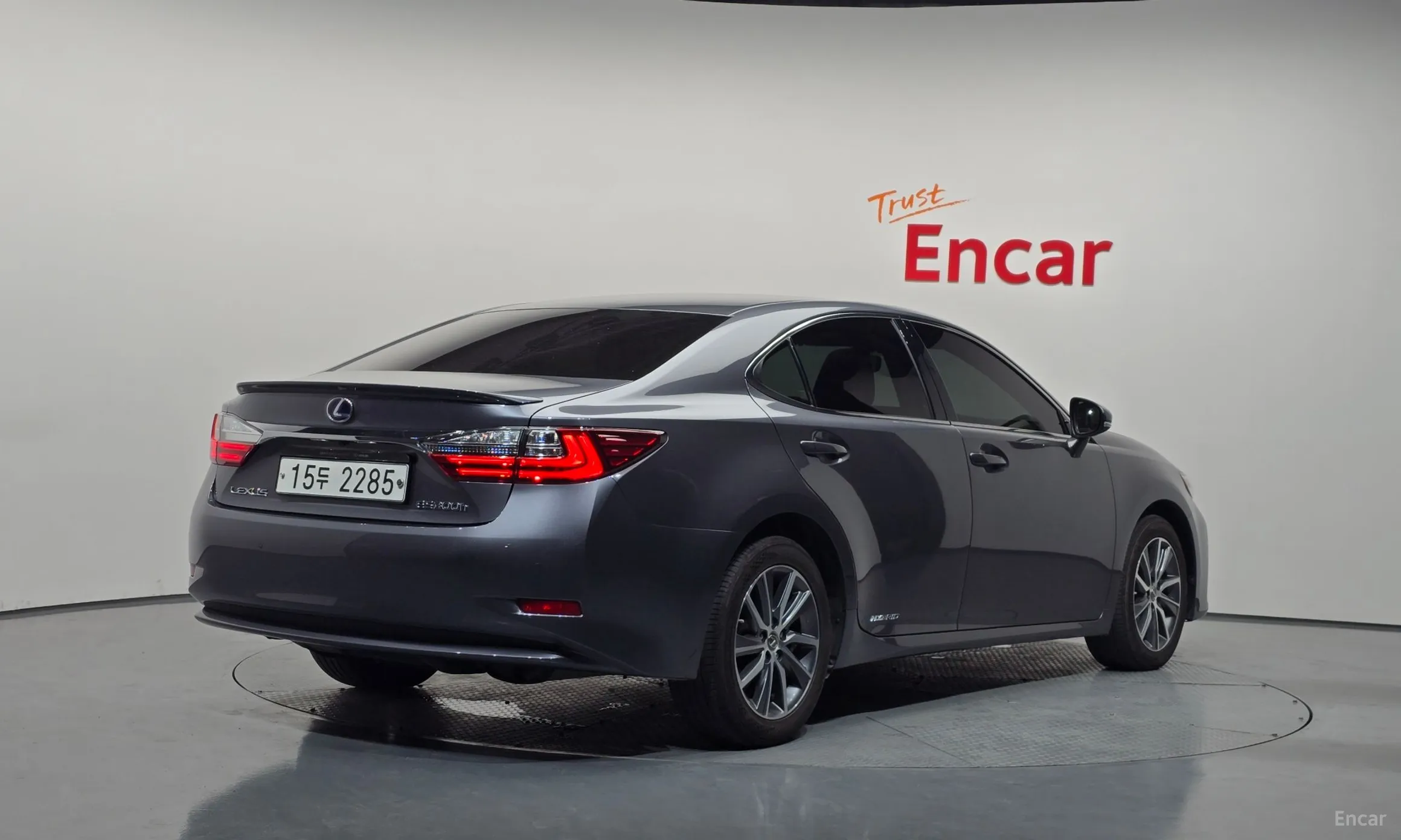 Lexus New ES300h
