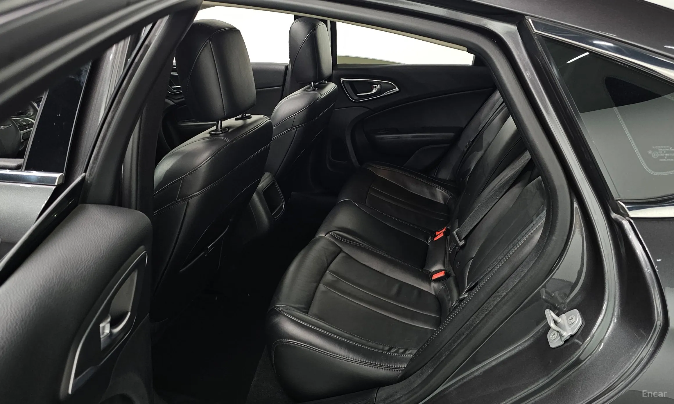 Chrysler 200 Second generation превью 11