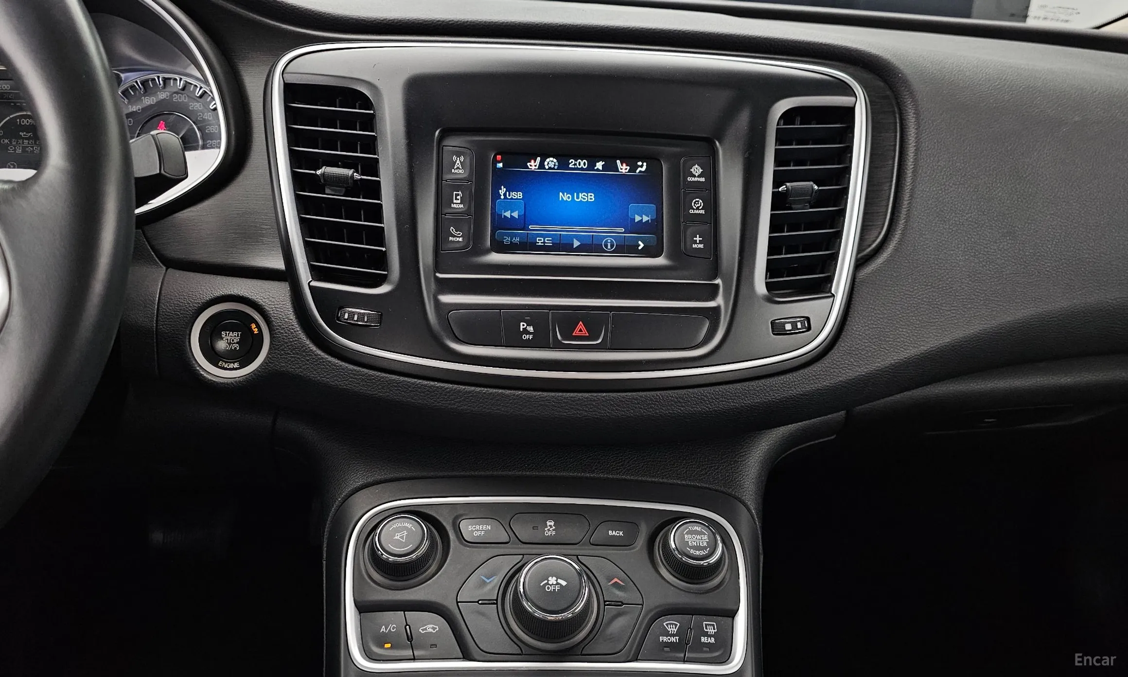 Chrysler 200 Second generation превью 14