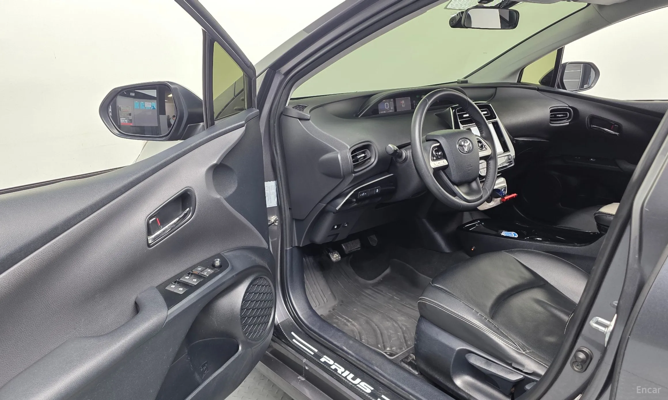 Toyota Prius 4th Generation превью 10