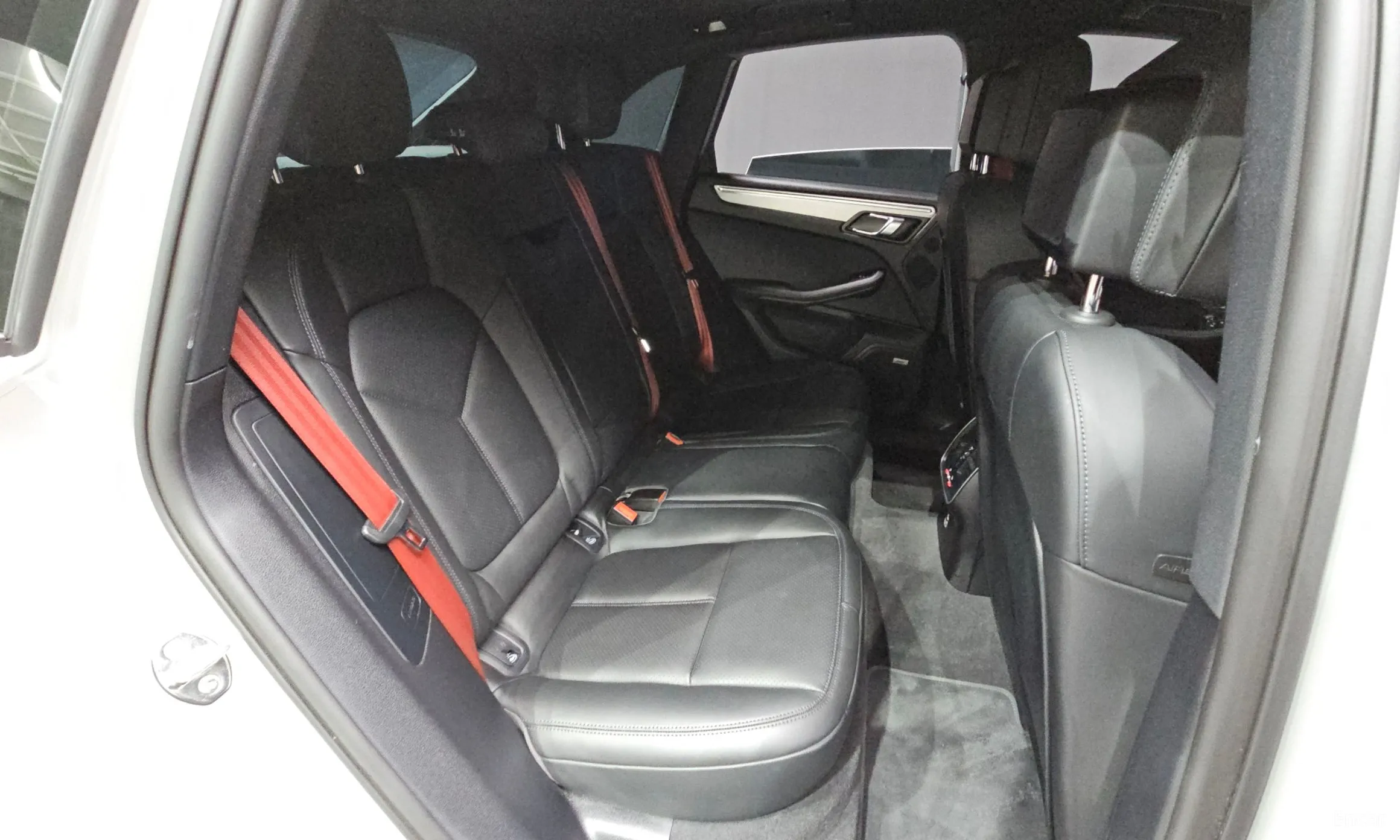 Porsche Macan превью 11