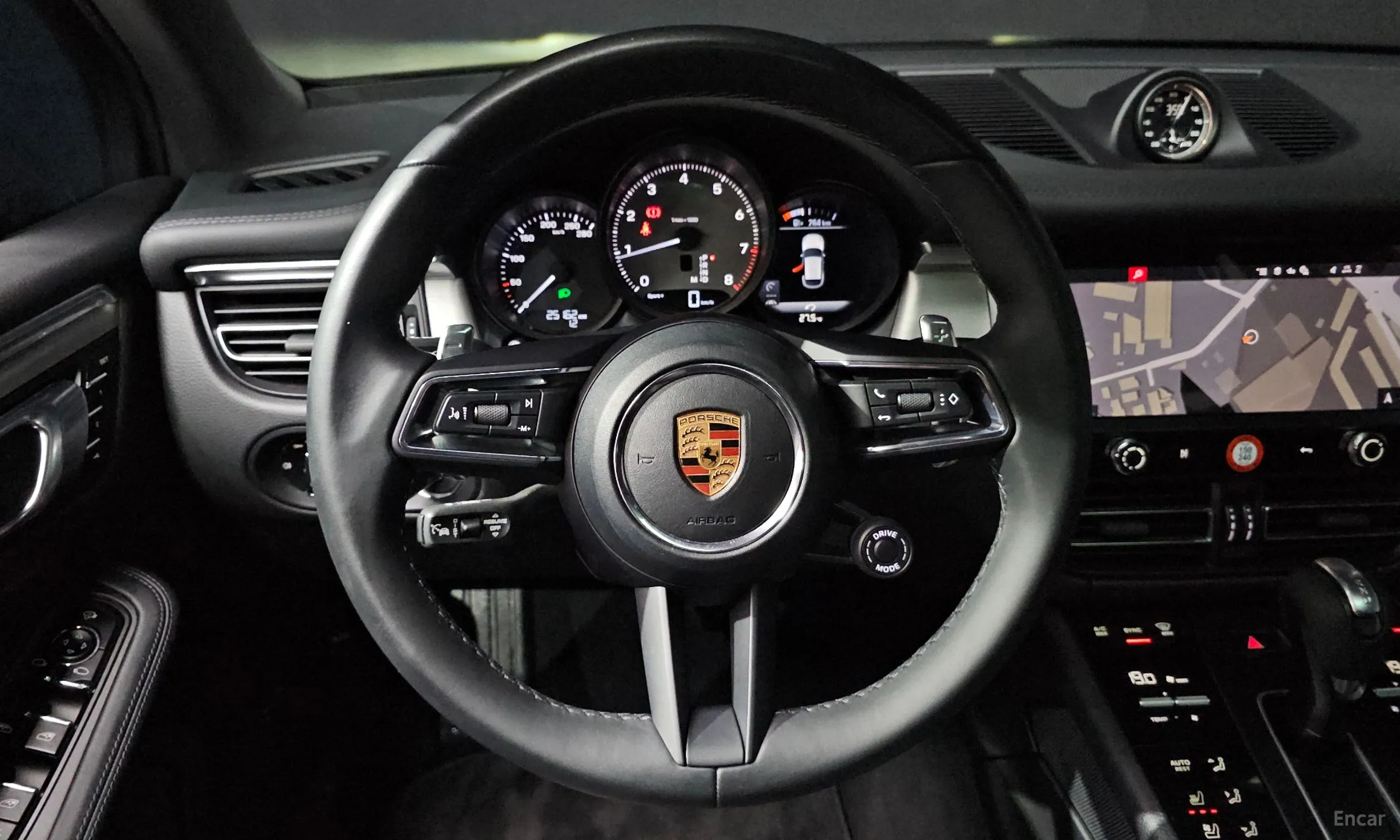Porsche Macan превью 13