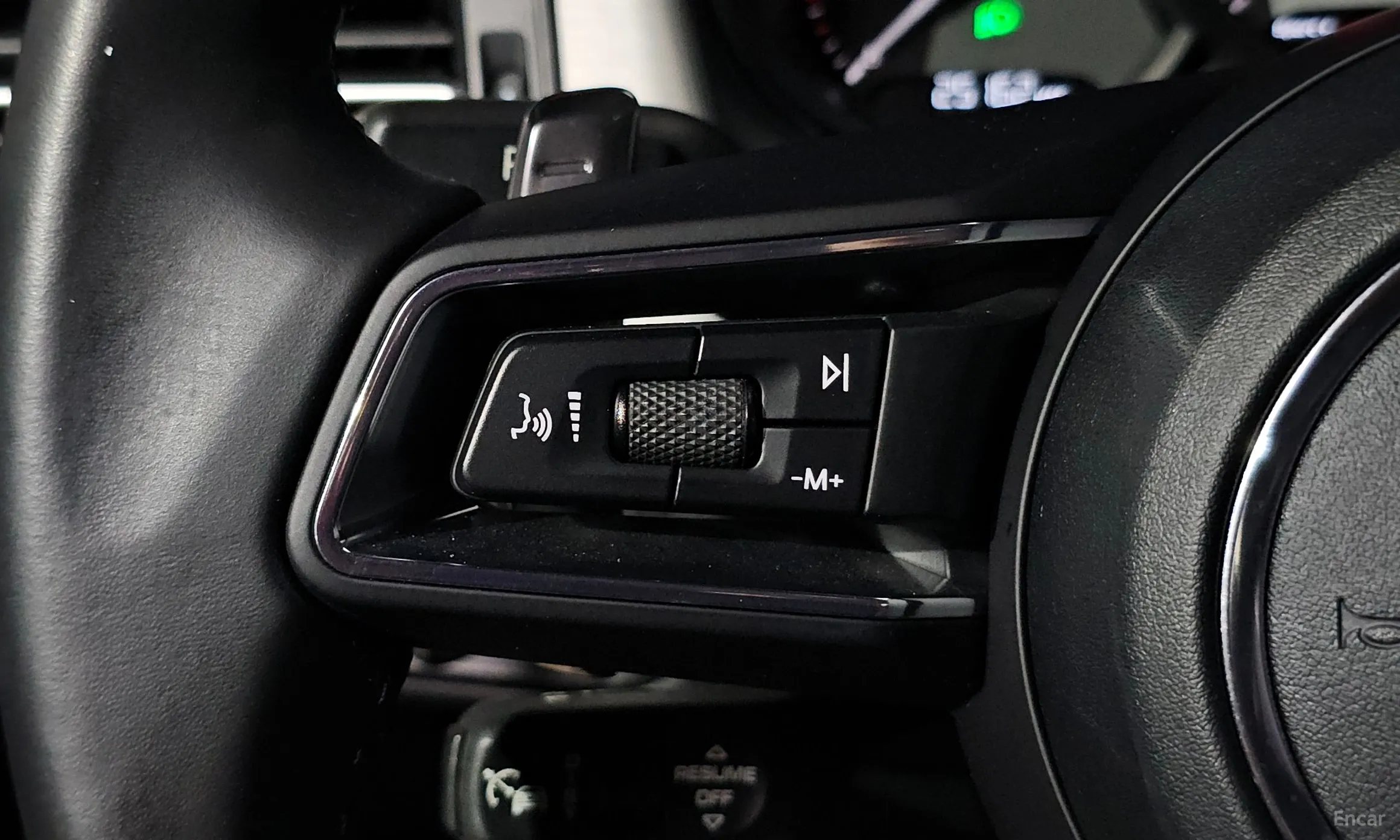 Porsche Macan превью 19