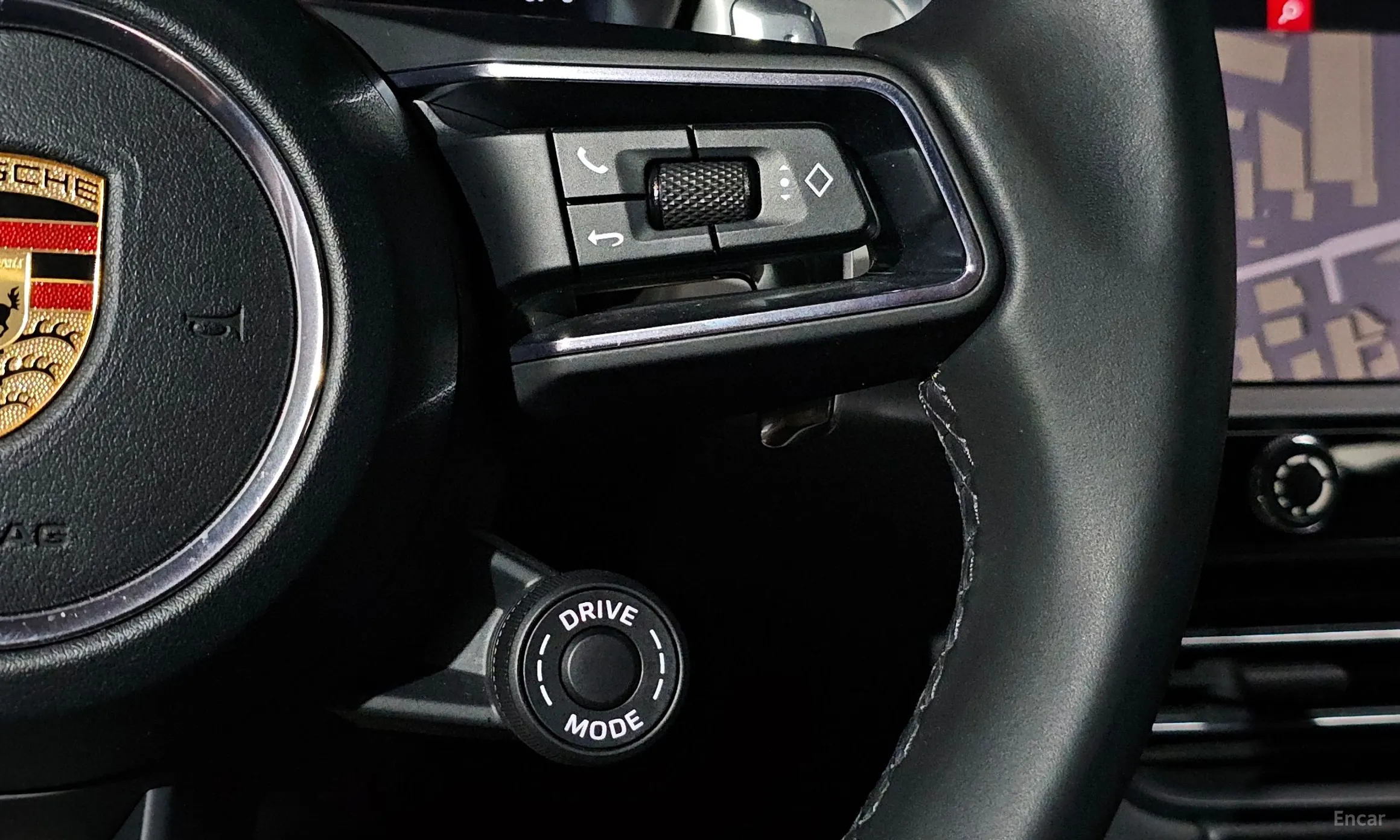 Porsche Macan превью 20
