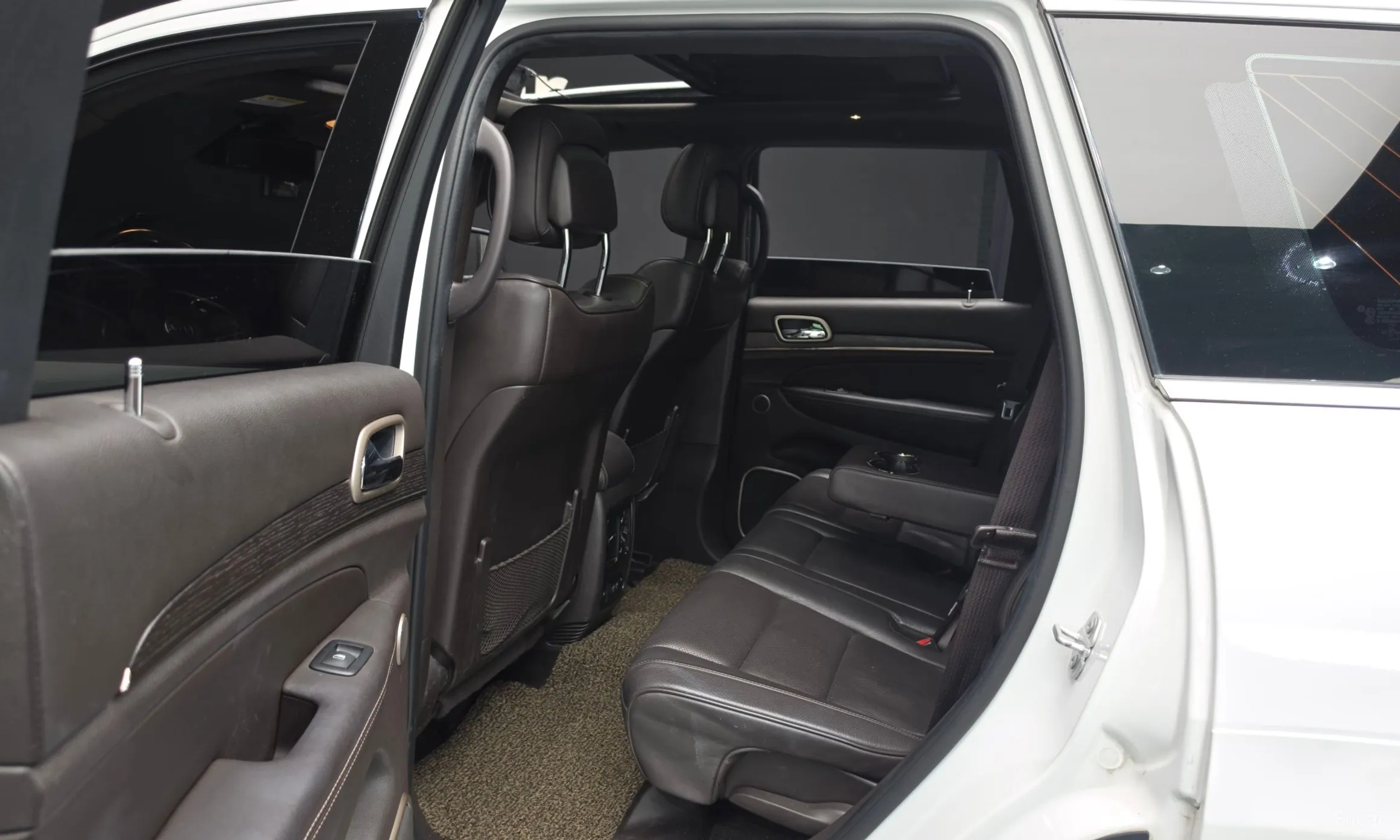 Jeep Grand Cherokee превью 12