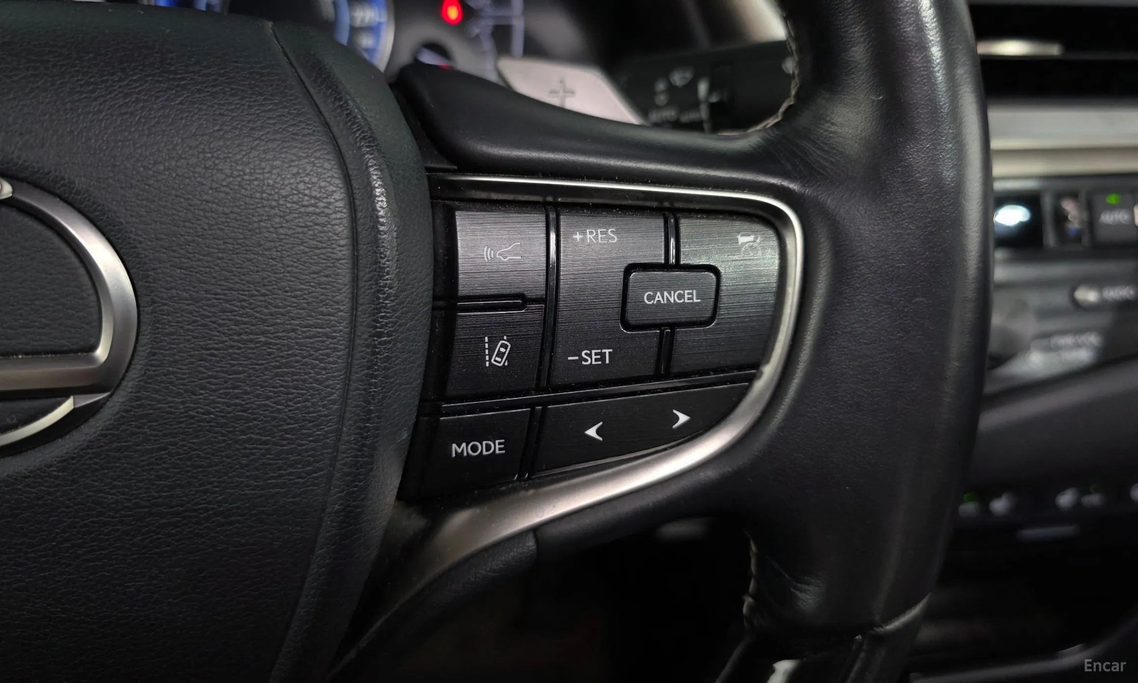 Lexus ES300h 7th Generation превью 17