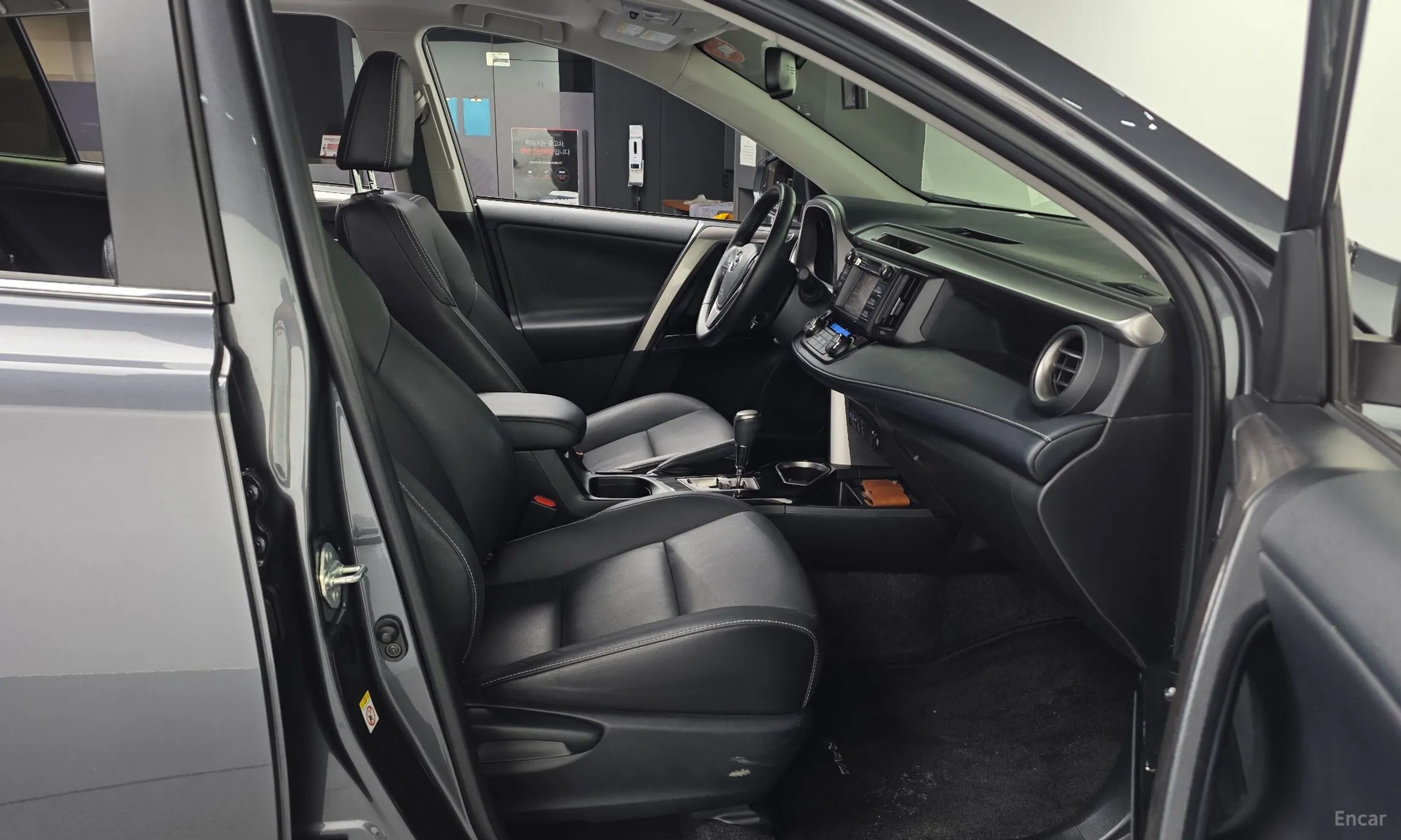 Toyota RAV4 превью 11